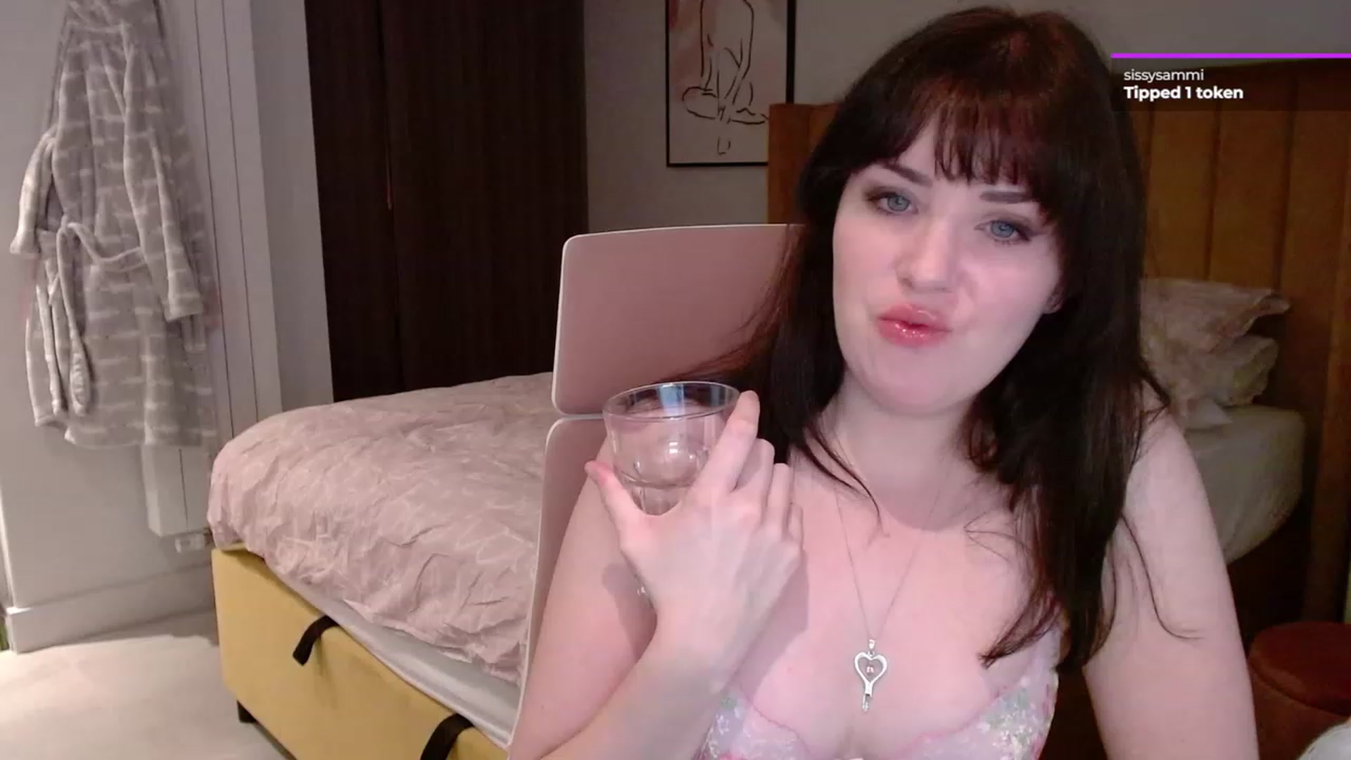Gallery image thumbnail from Larah_Sky's myfreecams stream on, 12/31/2023, 23:30 image 17 of 20