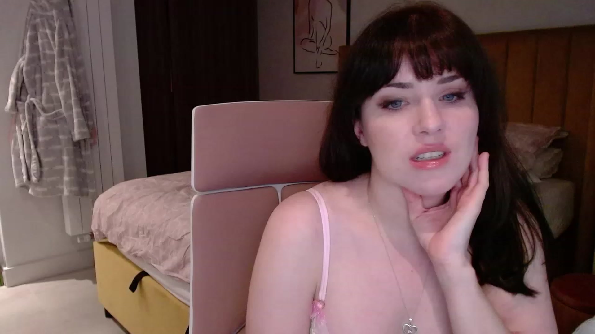 Gallery image thumbnail from Larah_Sky's myfreecams stream on, 12/31/2023, 23:30 image 9 of 20