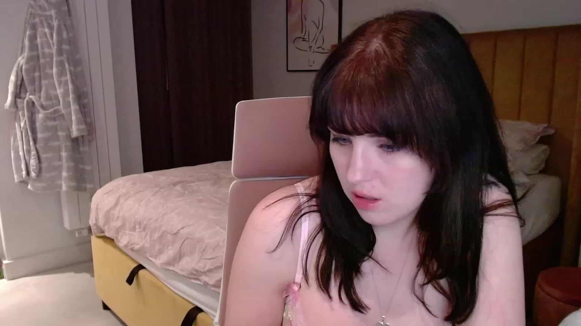 Gallery image thumbnail from Larah_Sky's myfreecams stream on, 12/31/2023, 23:30 image 18 of 20