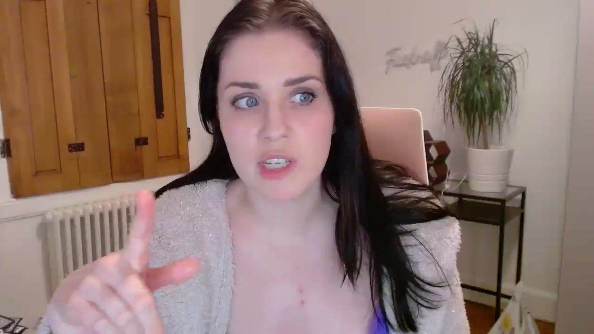 Gallery image thumbnail from Larah_Sky's myfreecams stream on, 05/05/2024, 22:25 image 15 of 20