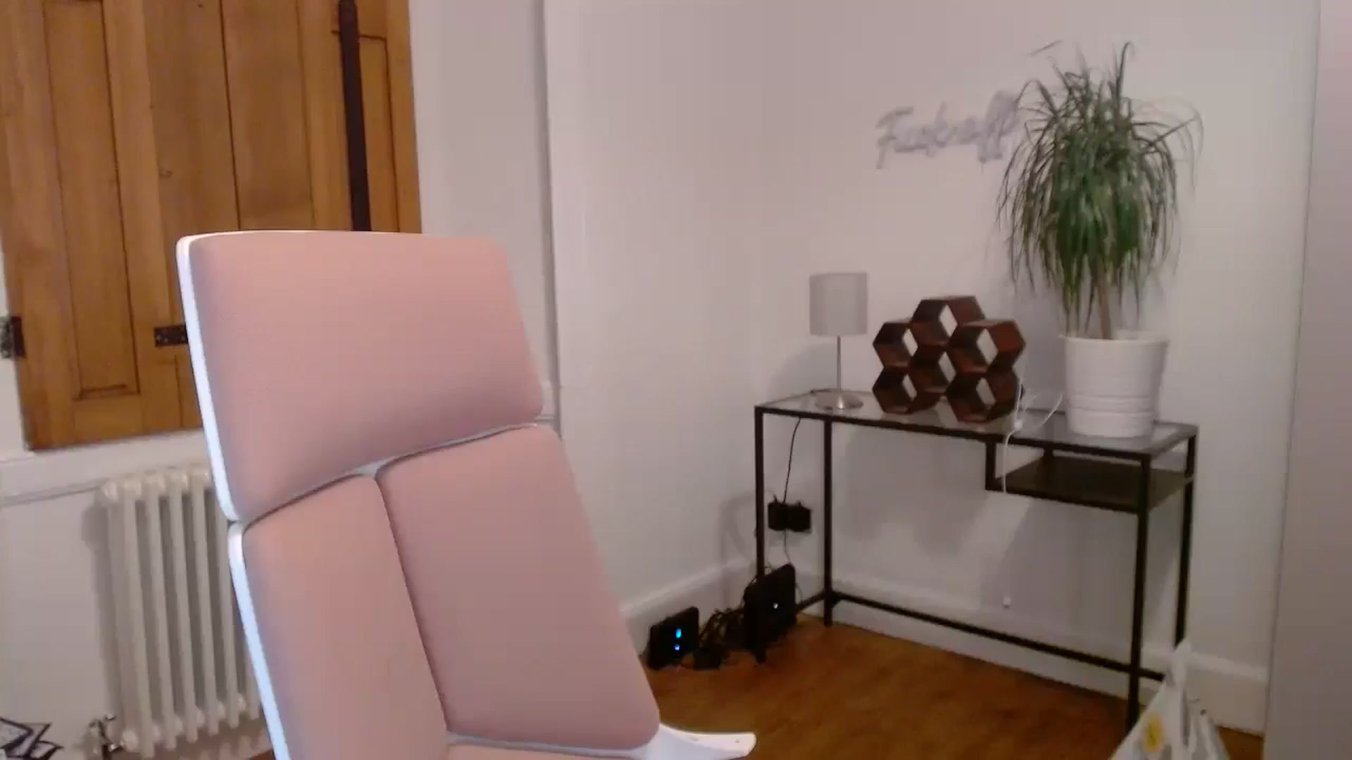 Gallery image thumbnail from Larah_Sky's myfreecams stream on, 05/05/2024, 22:25 image 14 of 20