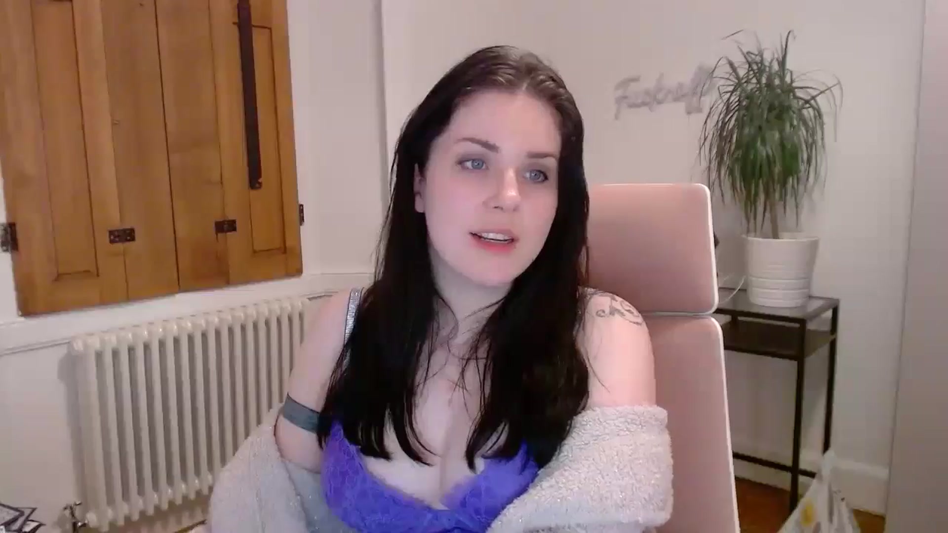 Gallery image thumbnail from Larah_Sky's myfreecams stream on, 05/05/2024, 22:25 image 20 of 20