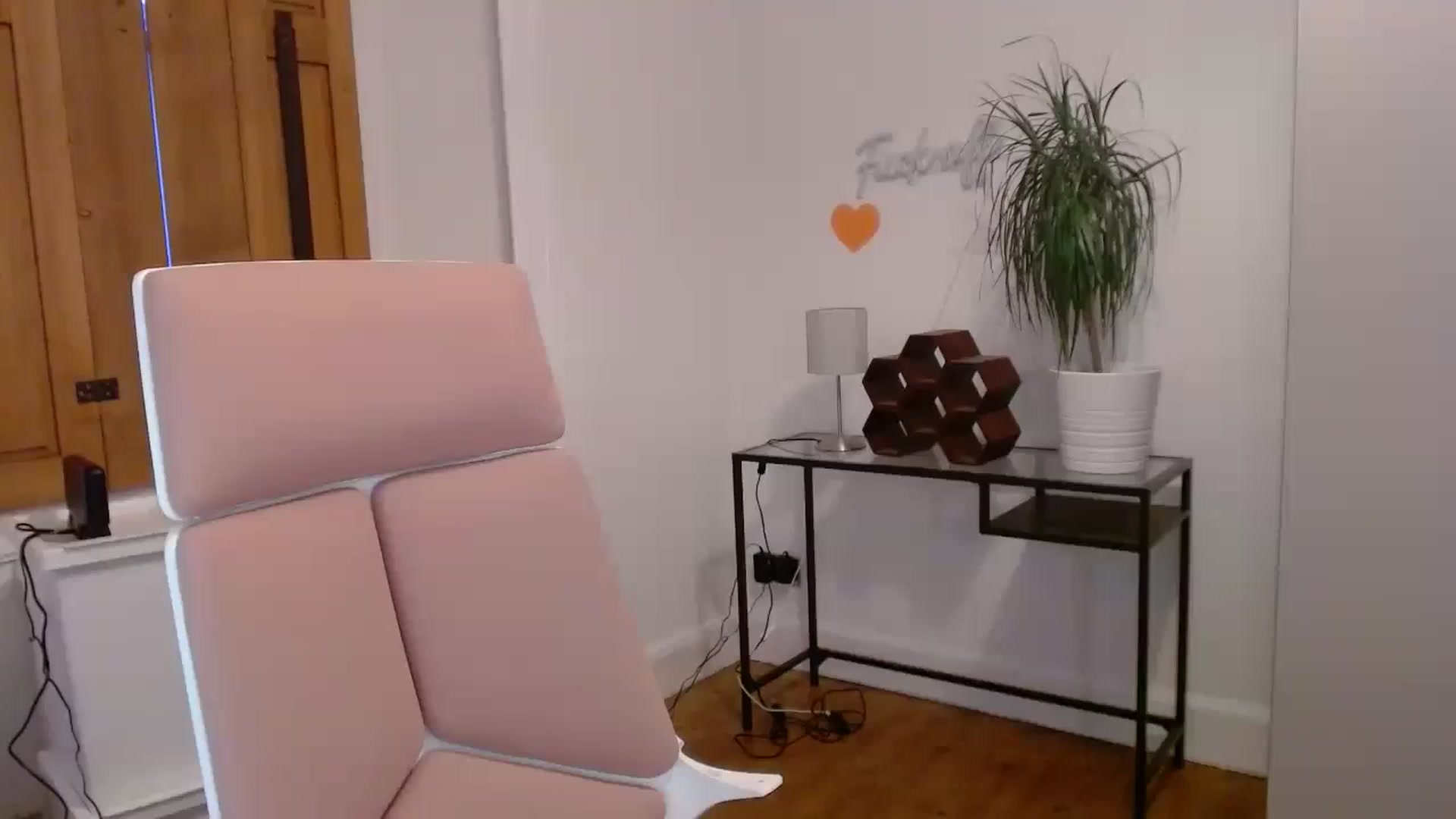 Gallery image thumbnail from Larah_Sky's myfreecams stream on, 06/10/2024, 21:47 image 12 of 20