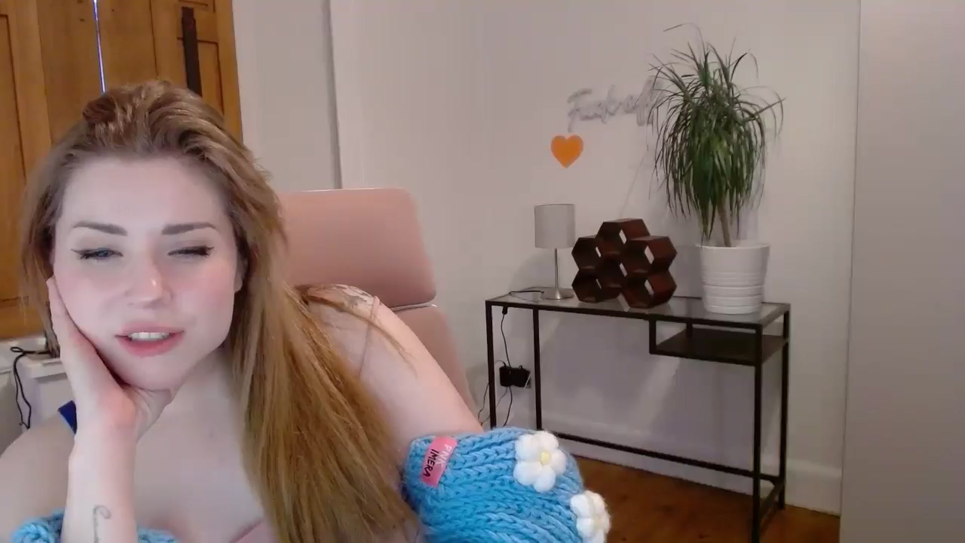 Gallery image thumbnail from Larah_Sky's myfreecams stream on, 06/10/2024, 21:47 image 10 of 20