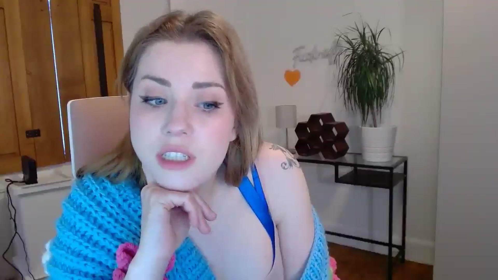 Gallery image thumbnail from Larah_Sky's myfreecams stream on, 06/10/2024, 21:47 image 4 of 20