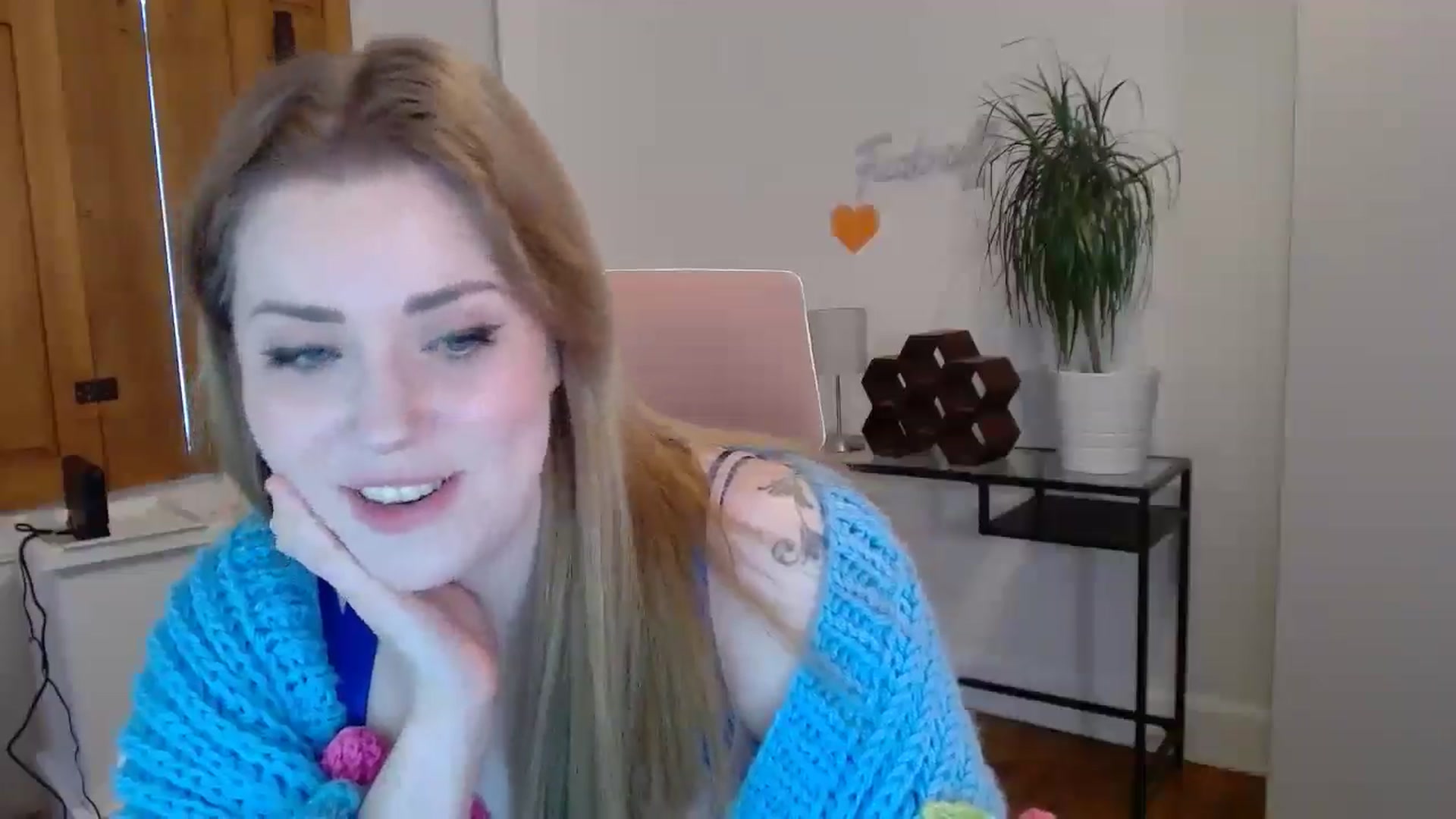 Gallery image thumbnail from Larah_Sky's myfreecams stream on, 06/10/2024, 21:47 image 3 of 20