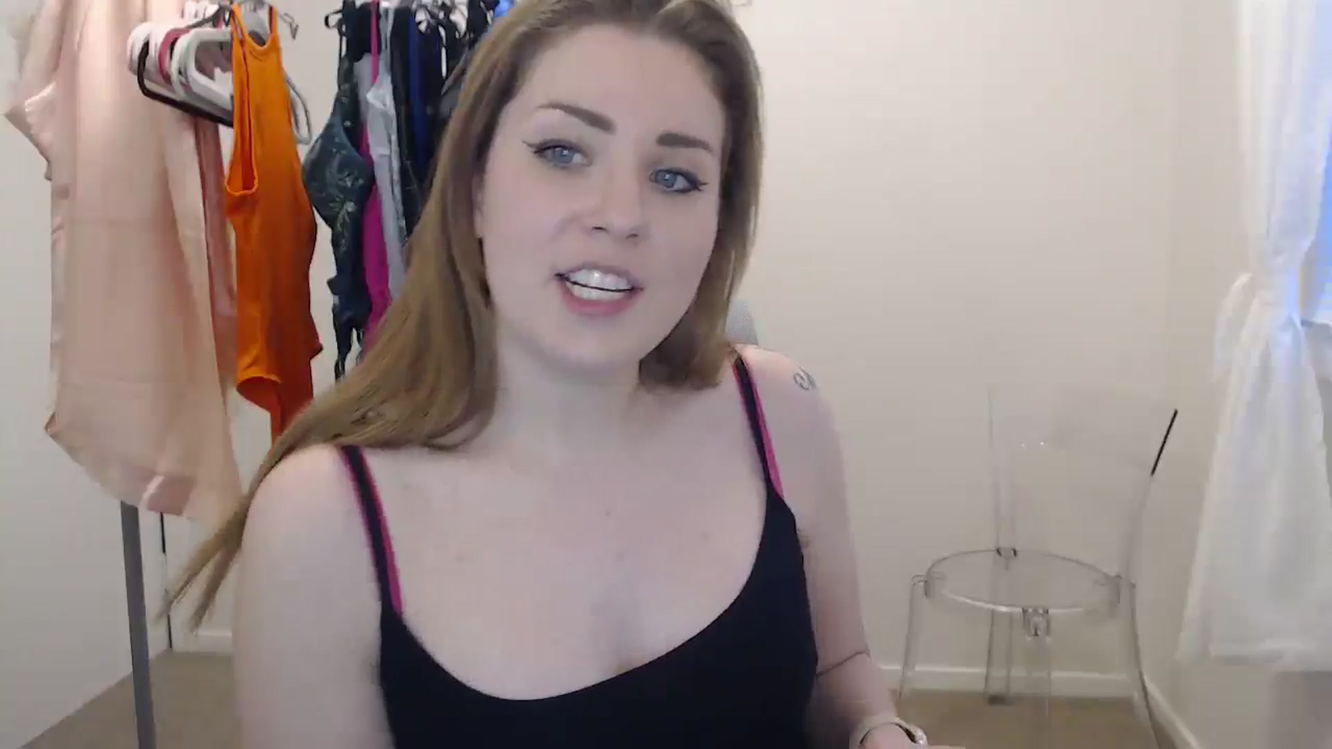 Gallery image thumbnail from Larah_Sky's myfreecams stream on, 06/16/2024, 21:02 image 16 of 20