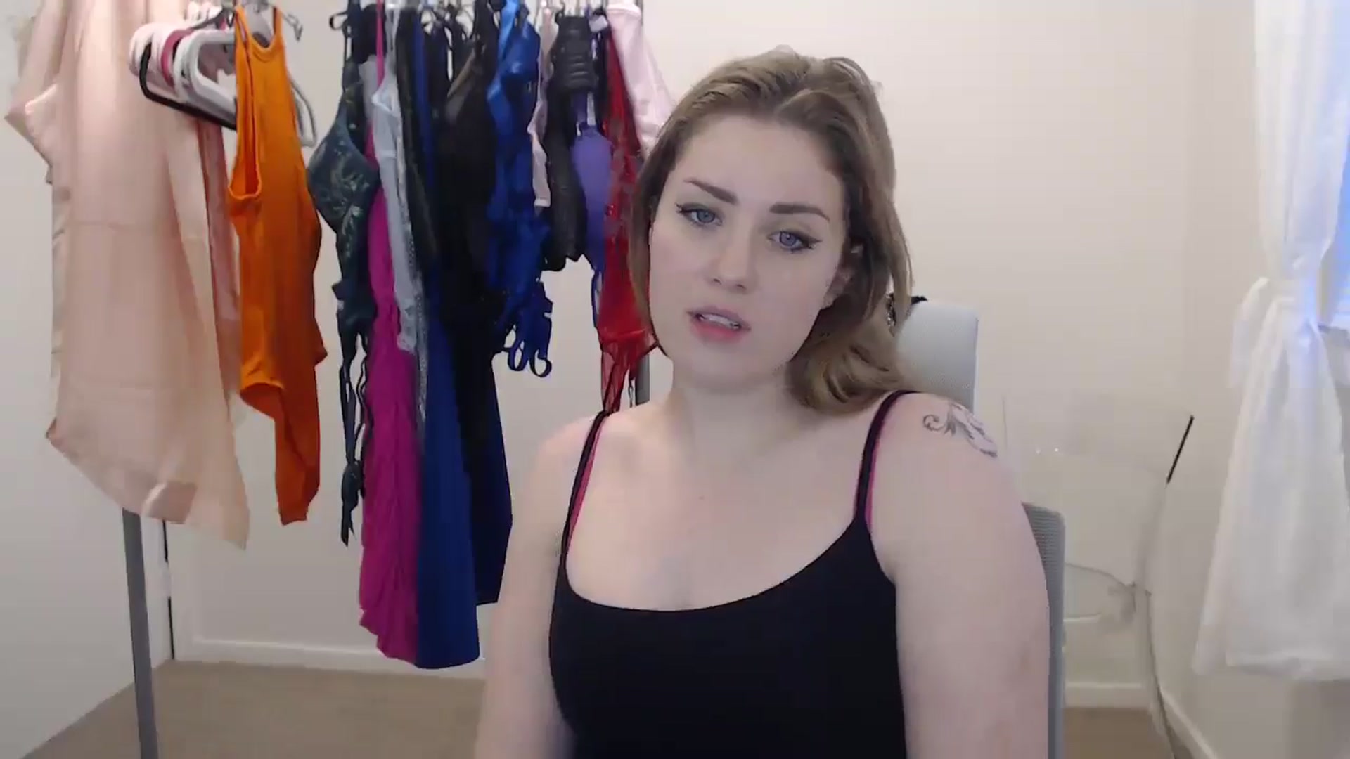 Gallery image thumbnail from Larah_Sky's myfreecams stream on, 06/16/2024, 21:02 image 17 of 20