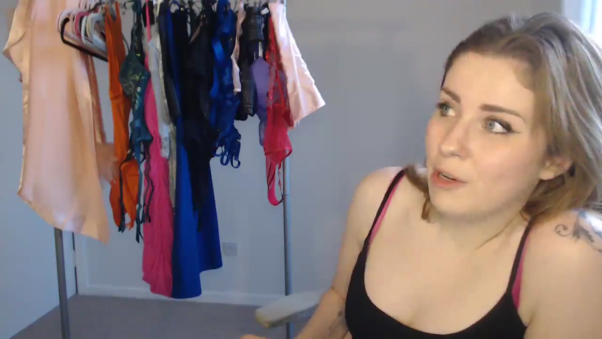 Gallery image thumbnail from Larah_Sky's myfreecams stream on, 06/16/2024, 21:02 image 6 of 20