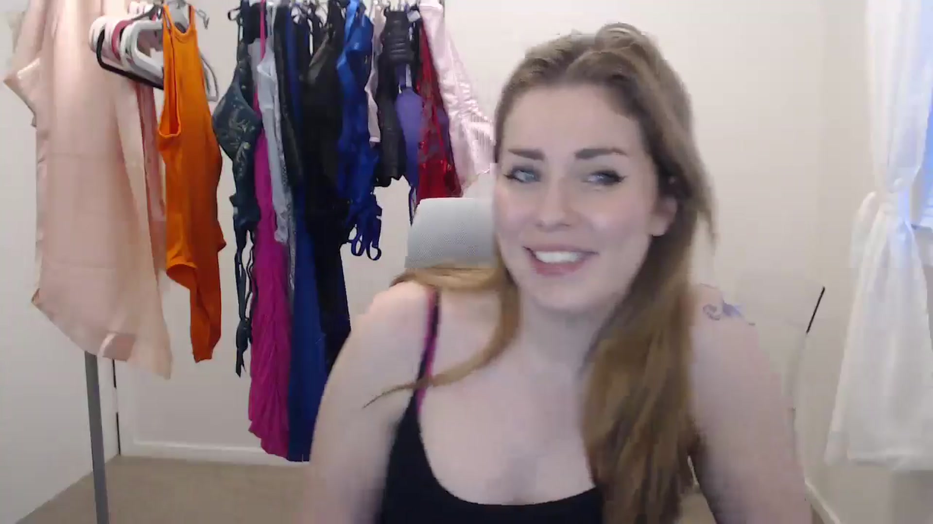 Gallery image thumbnail from Larah_Sky's myfreecams stream on, 06/16/2024, 21:02 image 20 of 20