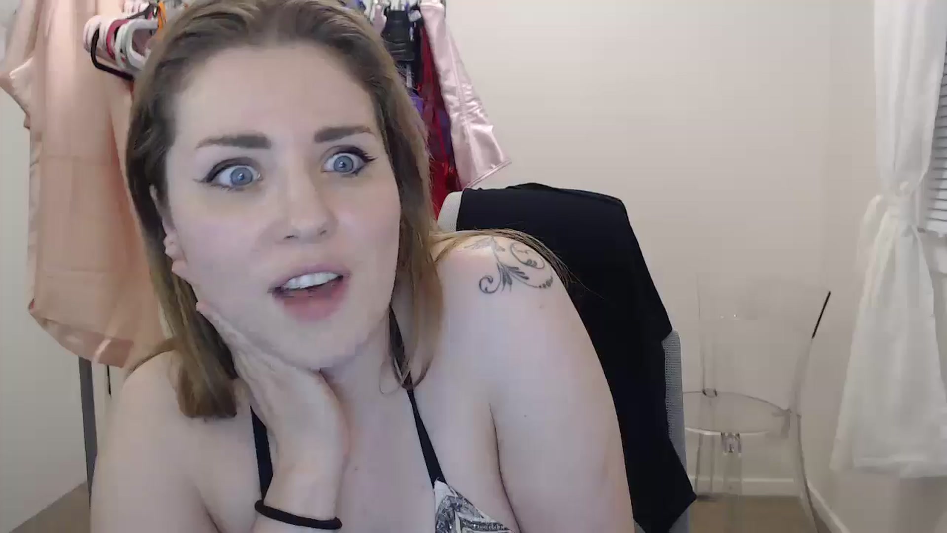 Gallery image thumbnail from Larah_Sky's myfreecams stream on, 06/16/2024, 22:14 image 12 of 20