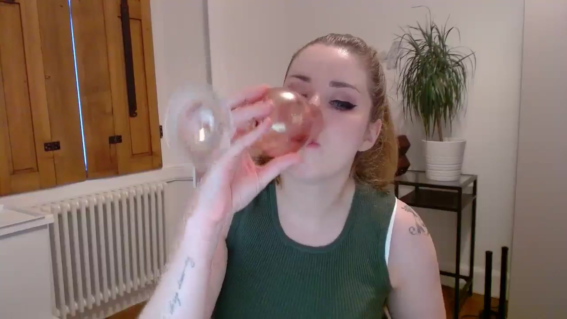 Gallery image thumbnail from Larah_Sky's myfreecams stream on, 06/17/2024, 21:44 image 9 of 20