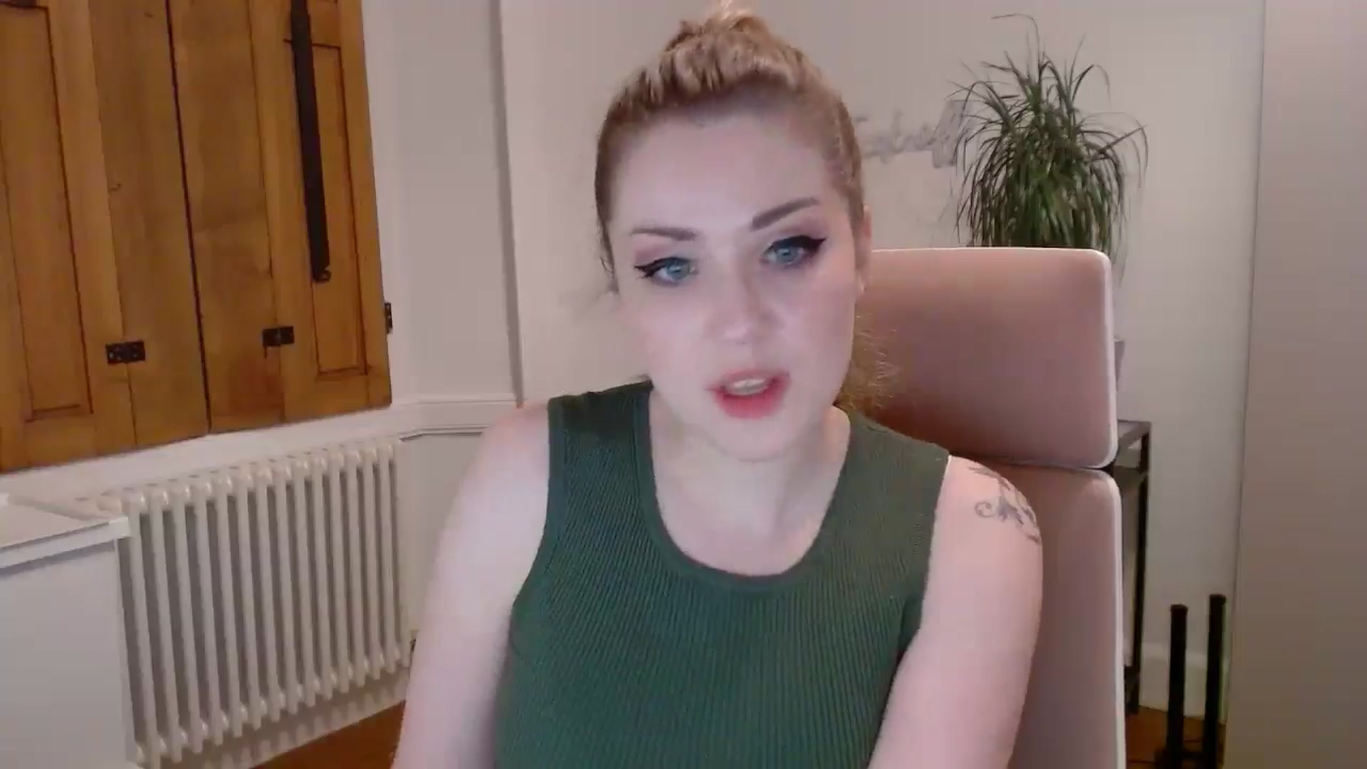 Gallery image thumbnail from Larah_Sky's myfreecams stream on, 06/17/2024, 21:44 image 19 of 20