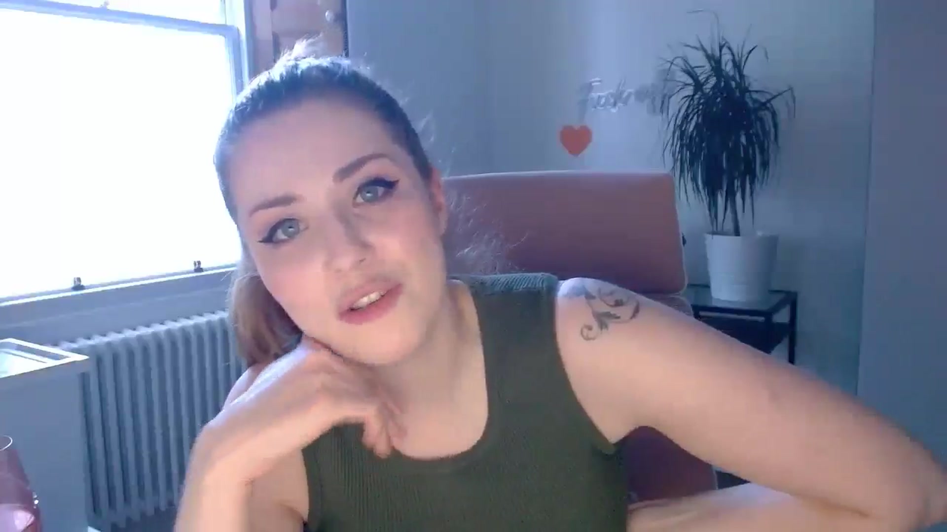 Gallery image thumbnail from Larah_Sky's myfreecams stream on, 06/17/2024, 21:44 image 3 of 20