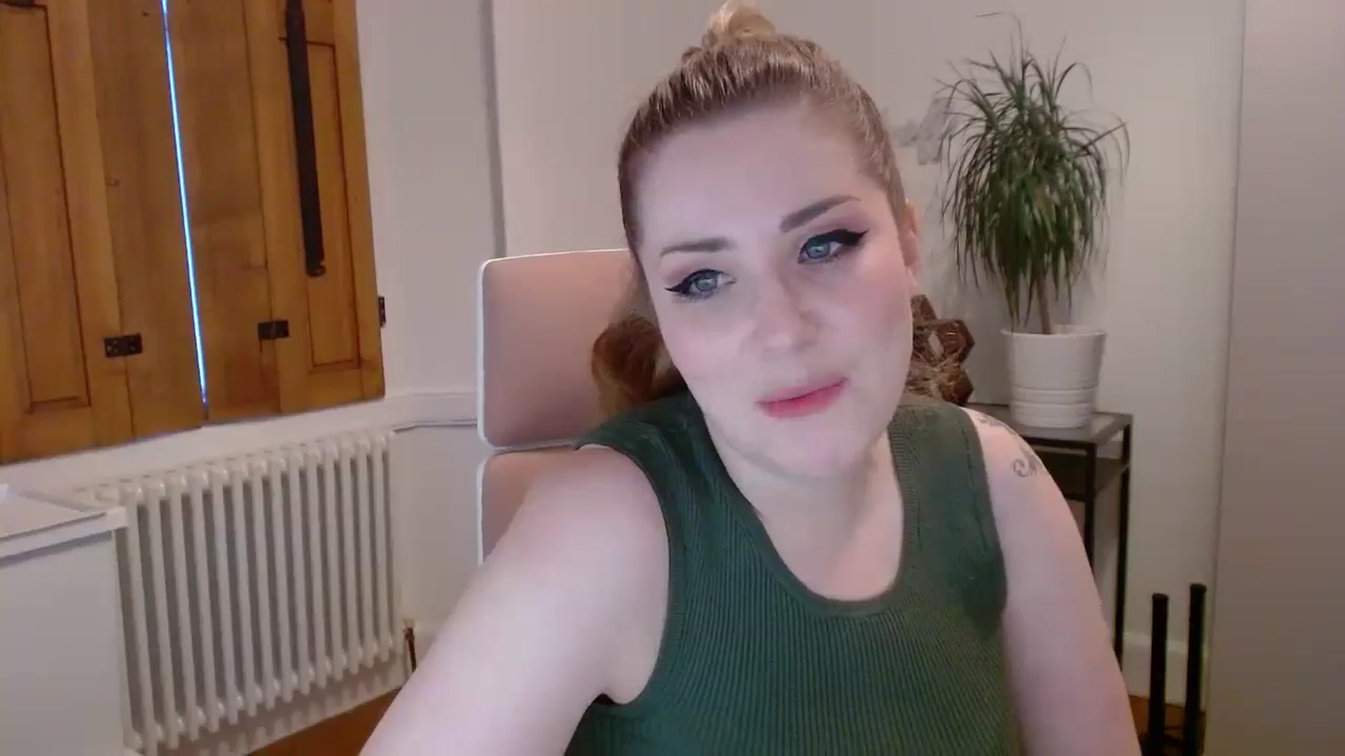 Gallery image thumbnail from Larah_Sky's myfreecams stream on, 06/17/2024, 21:44 image 7 of 20