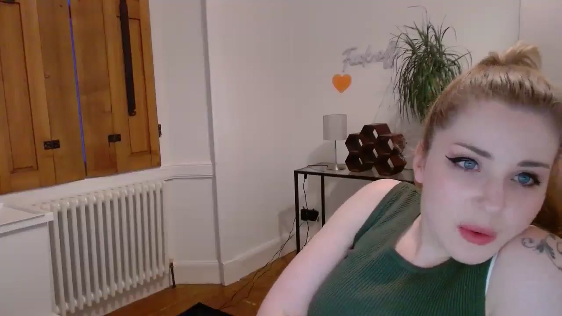 Gallery image thumbnail from Larah_Sky's myfreecams stream on, 06/17/2024, 21:44 image 14 of 20
