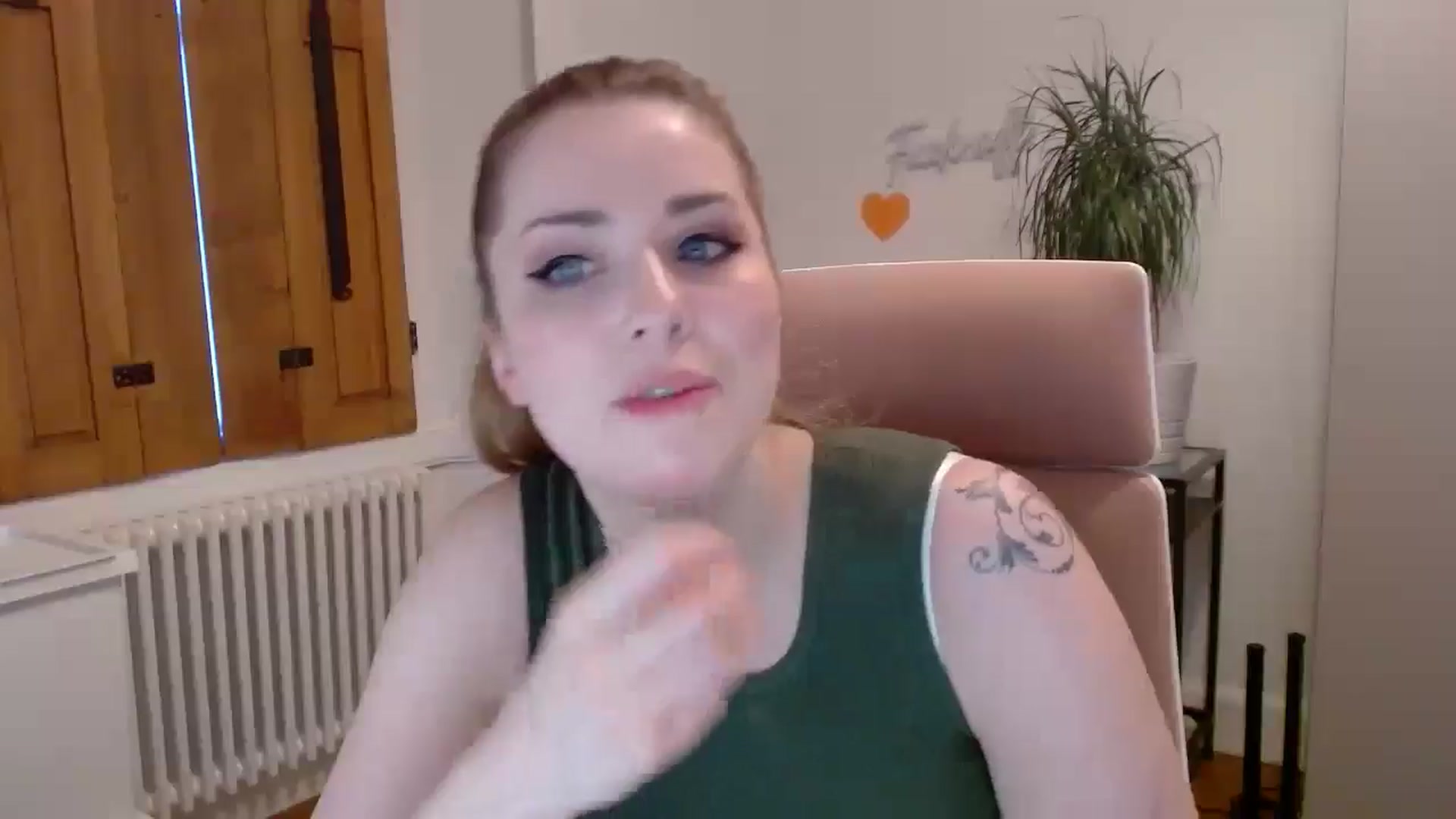 Gallery image thumbnail from Larah_Sky's myfreecams stream on, 06/17/2024, 21:44 image 6 of 20