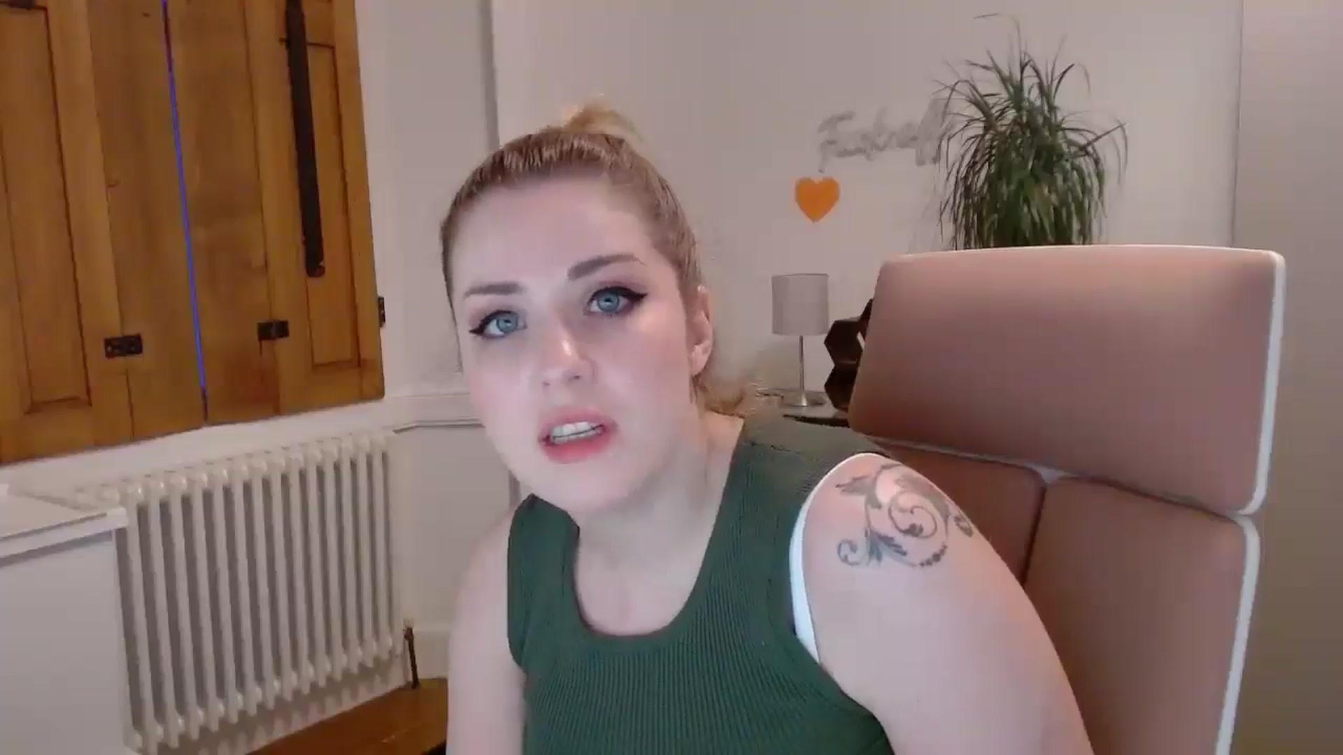 Gallery image thumbnail from Larah_Sky's myfreecams stream on, 06/17/2024, 21:44 image 15 of 20