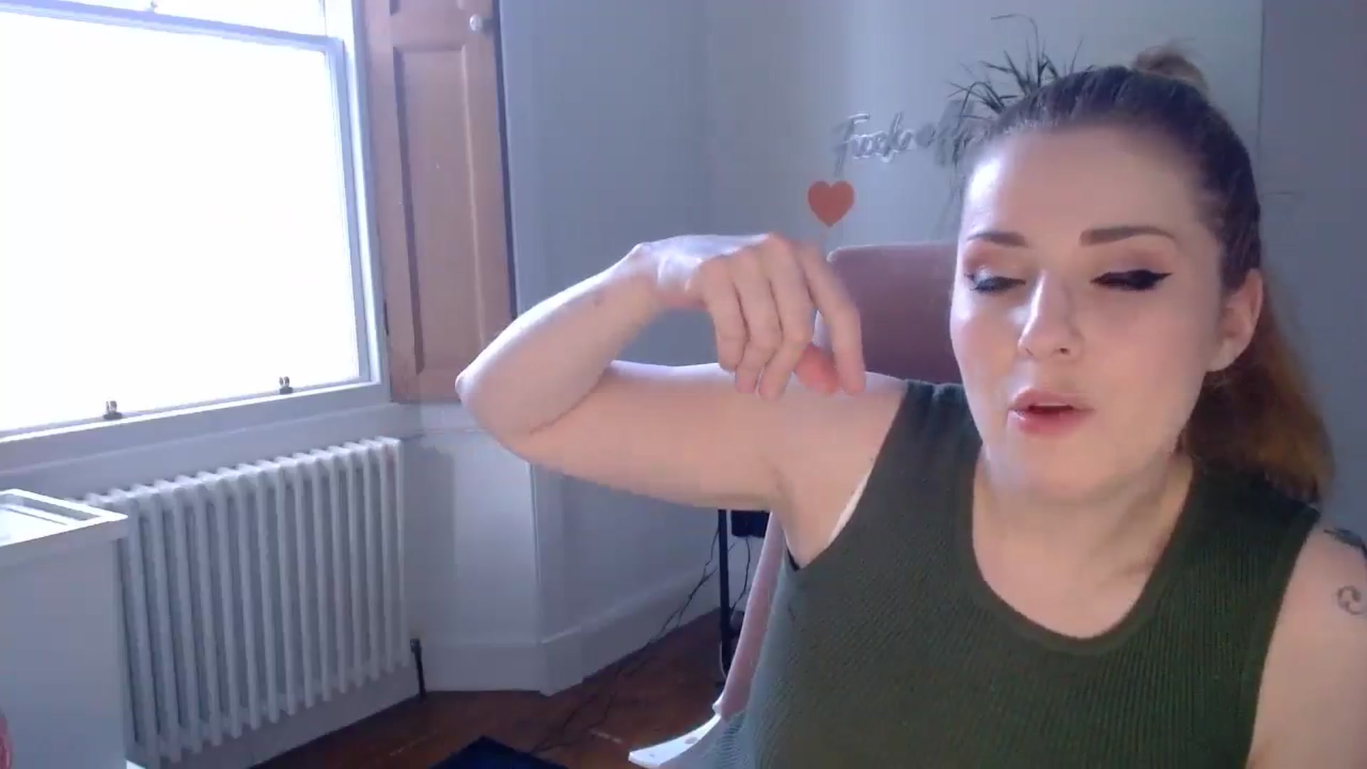 Gallery image thumbnail from Larah_Sky's myfreecams stream on, 06/17/2024, 21:44 image 2 of 20