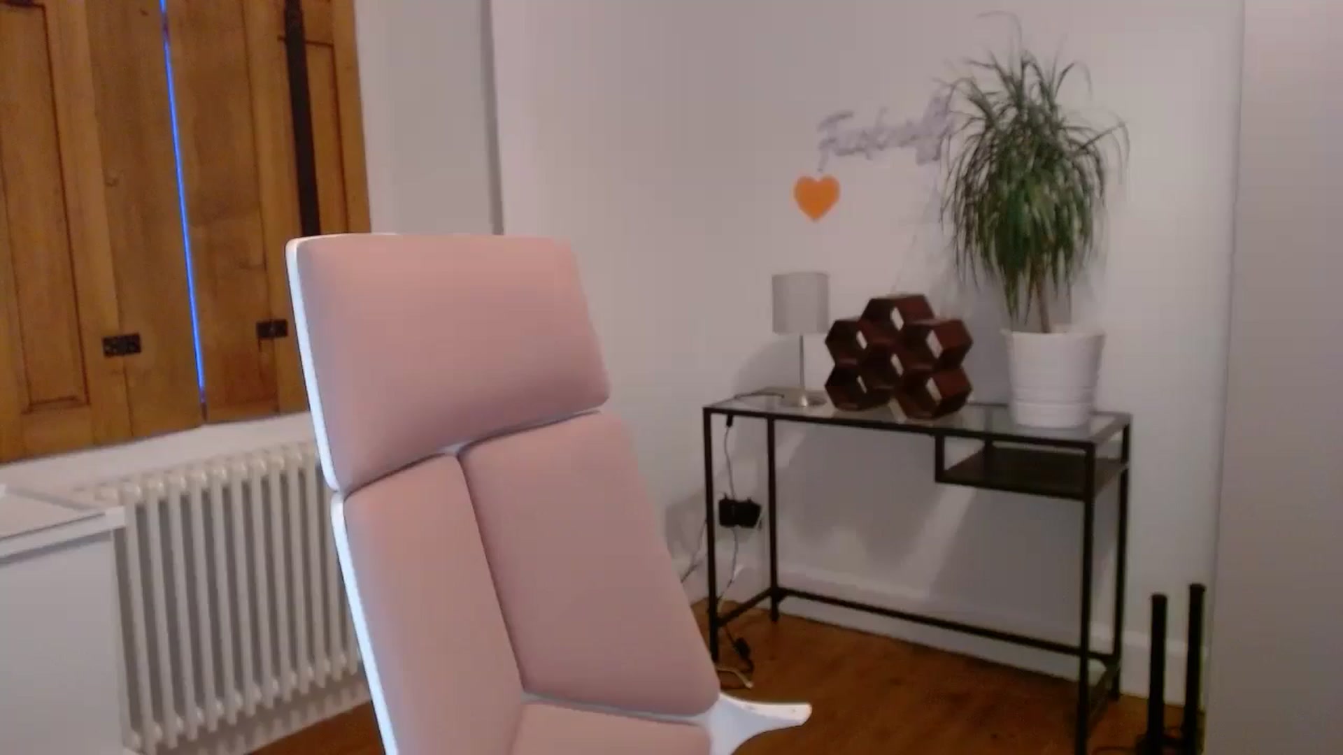 Gallery image thumbnail from Larah_Sky's myfreecams stream on, 06/17/2024, 21:44 image 12 of 20