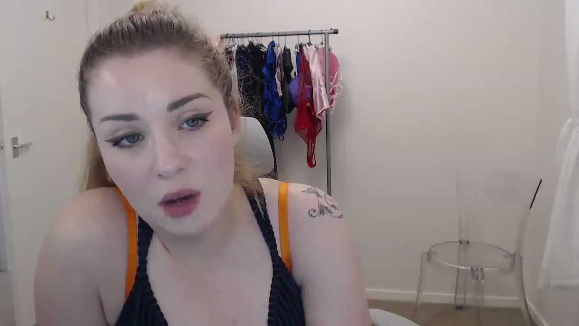Gallery image thumbnail from Larah_Sky's myfreecams stream on, 06/19/2024, 23:53 image 4 of 20