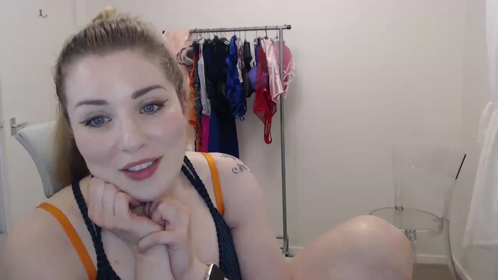 Gallery image thumbnail from Larah_Sky's myfreecams stream on, 06/19/2024, 23:53 image 17 of 20