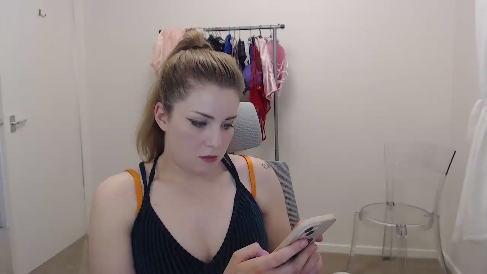 Gallery image thumbnail from Larah_Sky's myfreecams stream on, 06/19/2024, 23:53 image 7 of 20