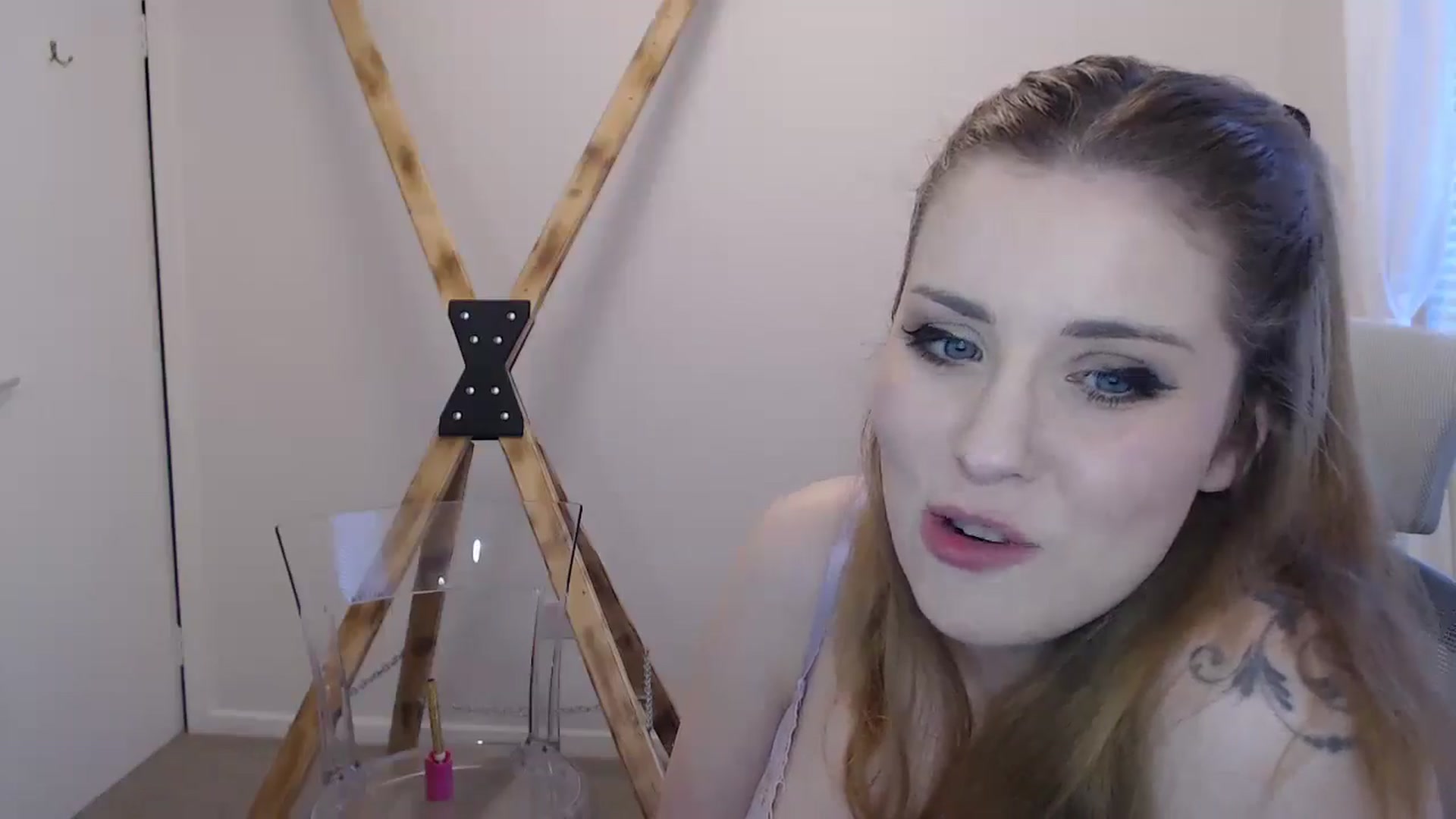 Gallery image thumbnail from Larah_Sky's myfreecams stream on, 06/20/2024, 21:39 image 7 of 20