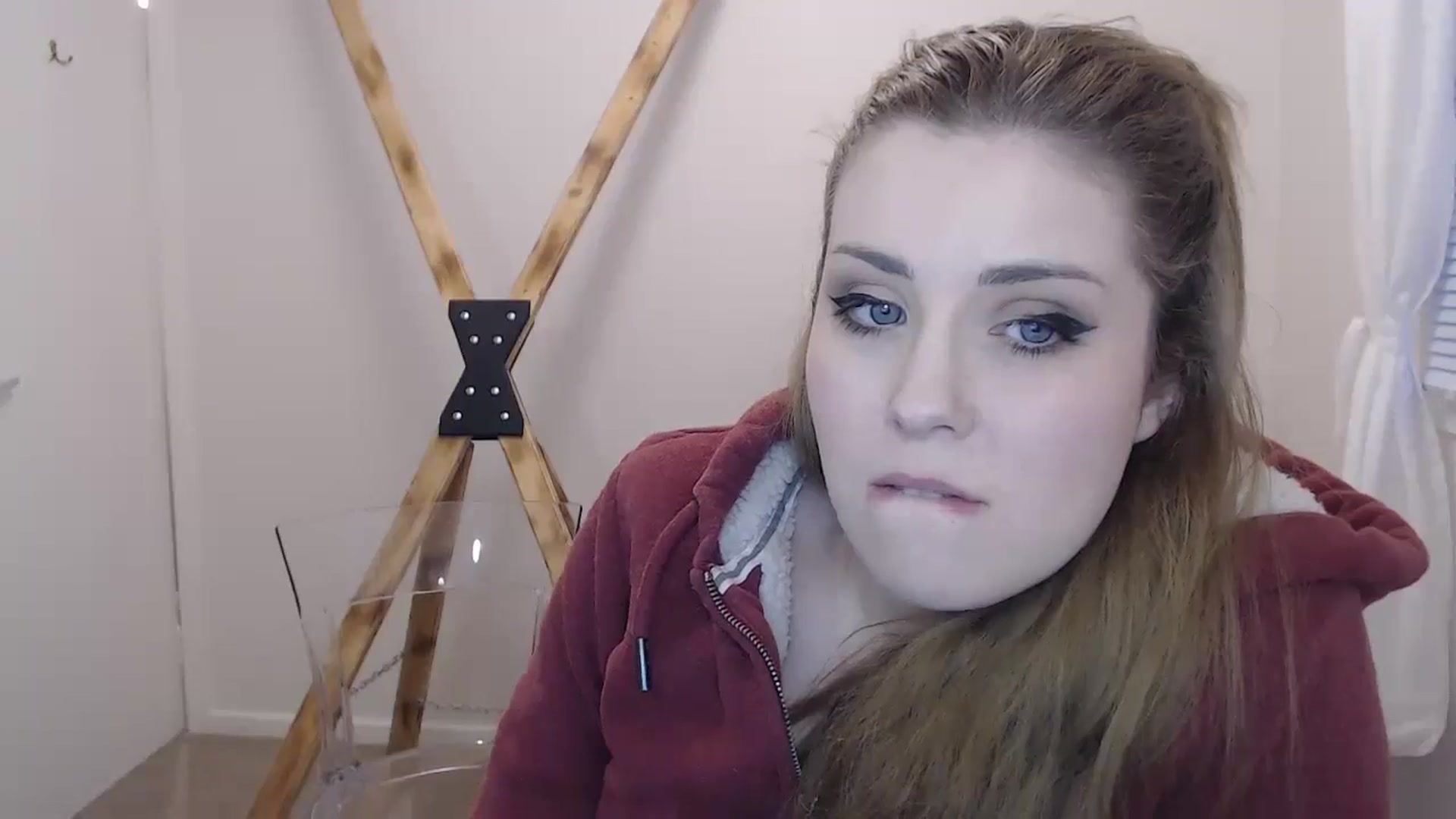 Gallery image thumbnail from Larah_Sky's myfreecams stream on, 06/20/2024, 21:39 image 15 of 20