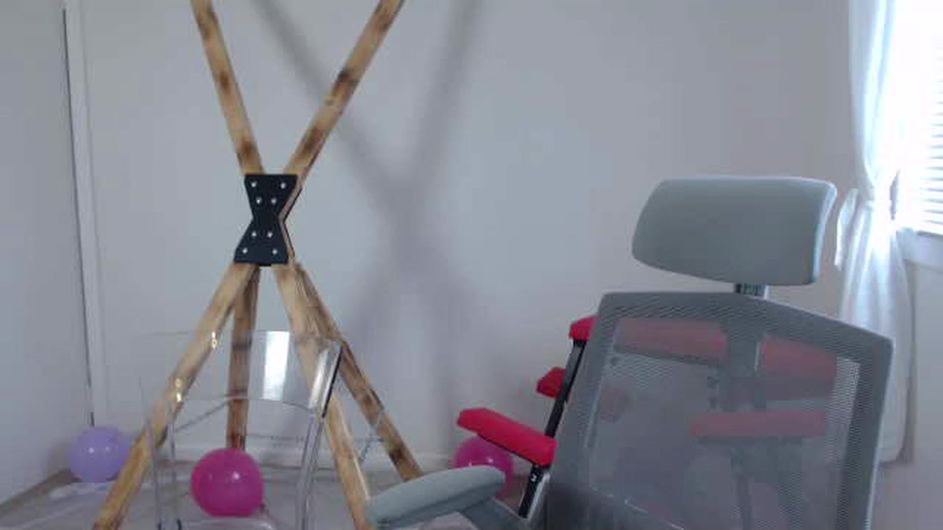Gallery image thumbnail from Larah_Sky's myfreecams stream on, 06/22/2024, 14:02 image 15 of 20