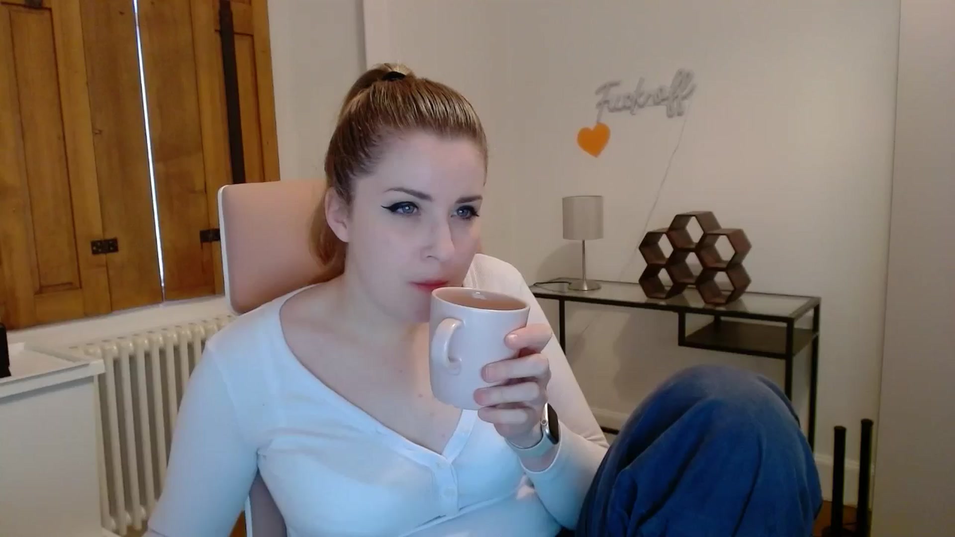 Gallery image thumbnail from Larah_Sky's myfreecams stream on, 06/25/2024, 21:16 image 4 of 20