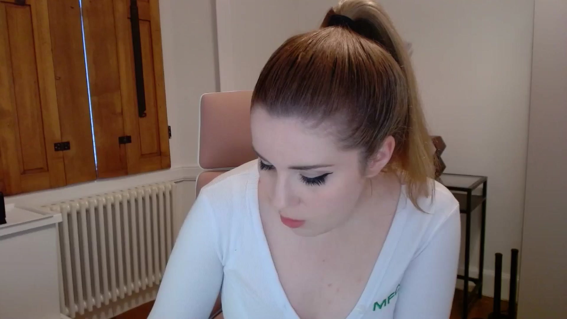 Gallery image thumbnail from Larah_Sky's myfreecams stream on, 06/25/2024, 21:16 image 5 of 20