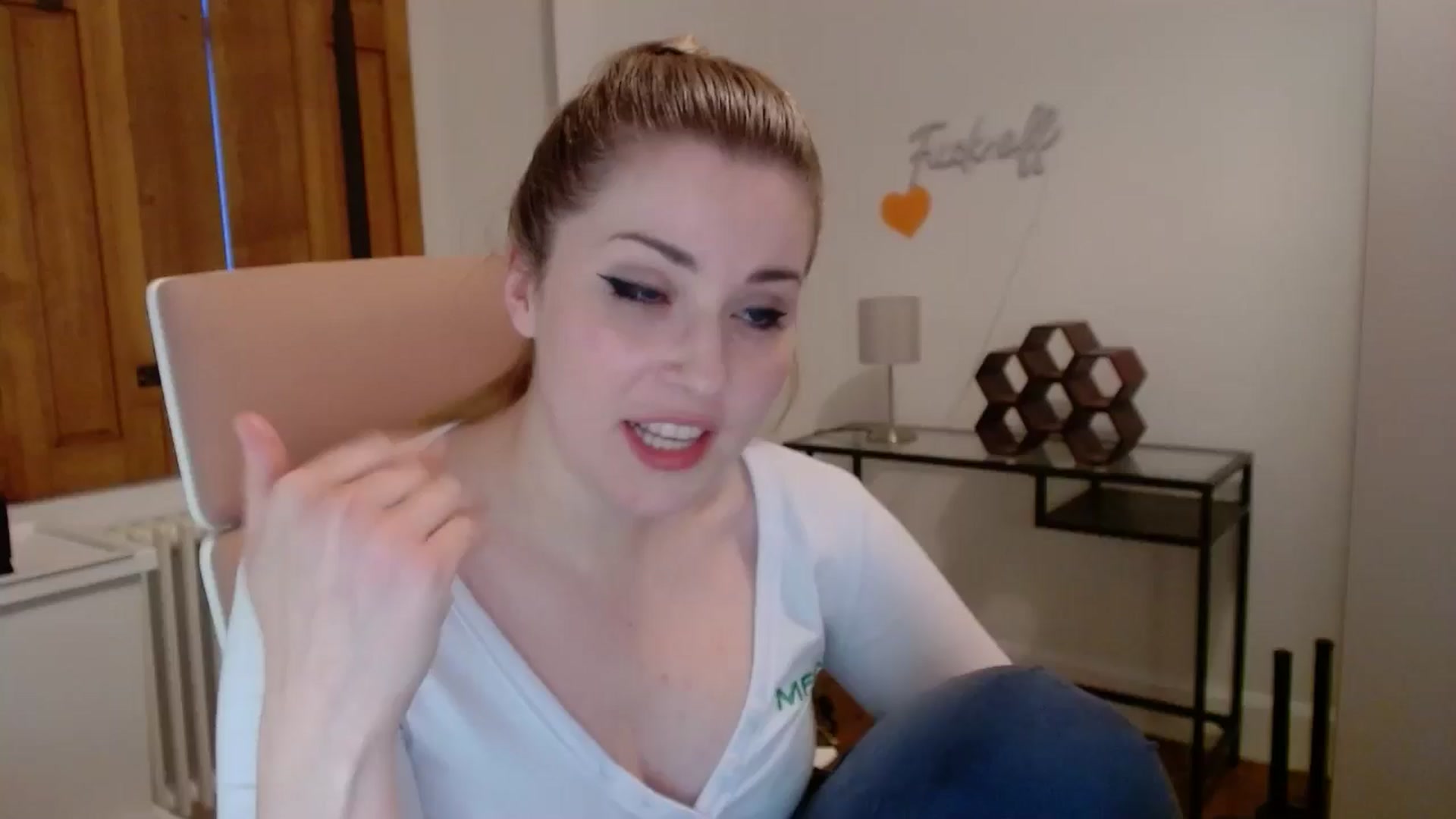 Gallery image thumbnail from Larah_Sky's myfreecams stream on, 06/25/2024, 21:16 image 13 of 20