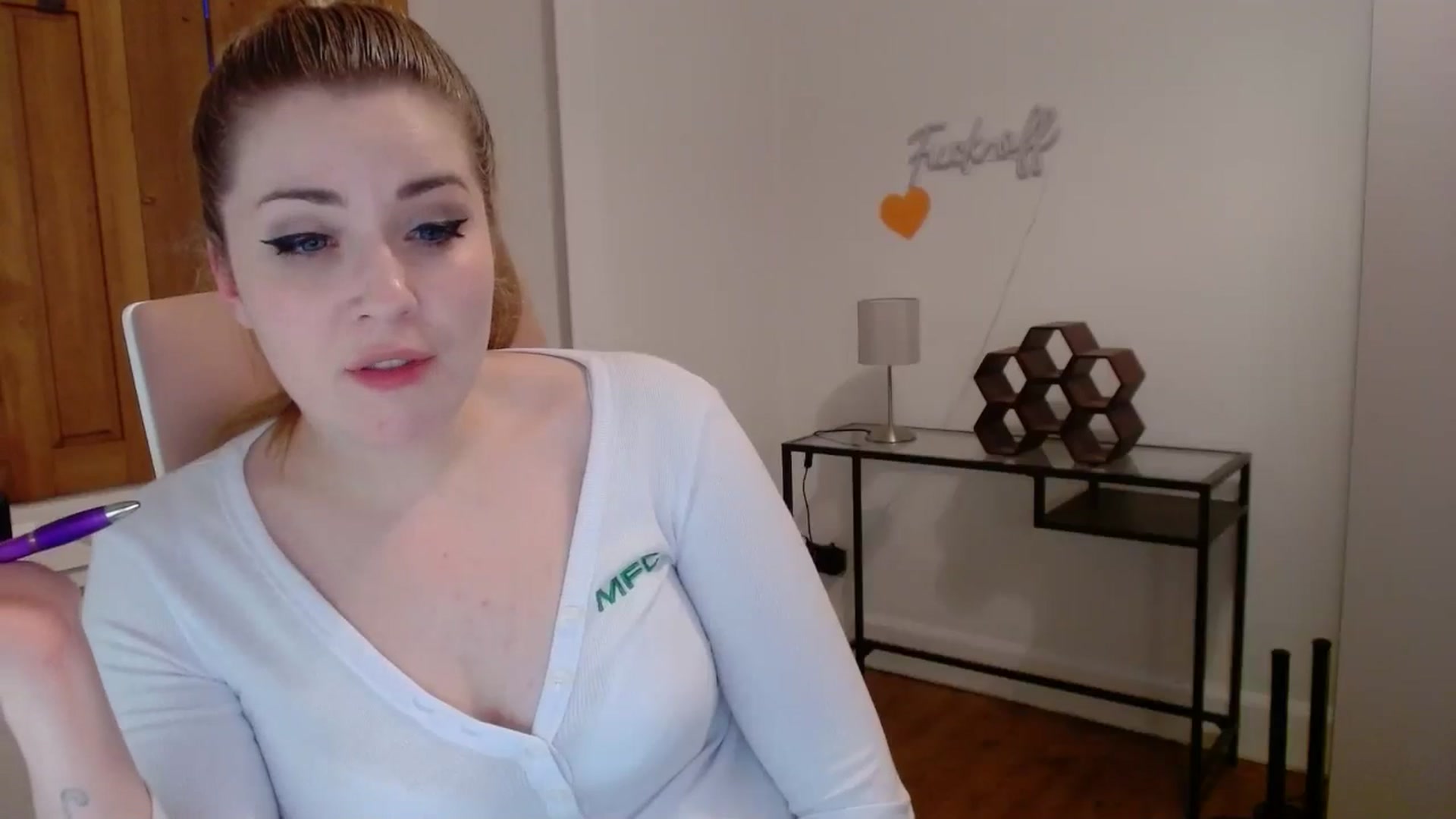 Gallery image thumbnail from Larah_Sky's myfreecams stream on, 06/25/2024, 21:16 image 20 of 20