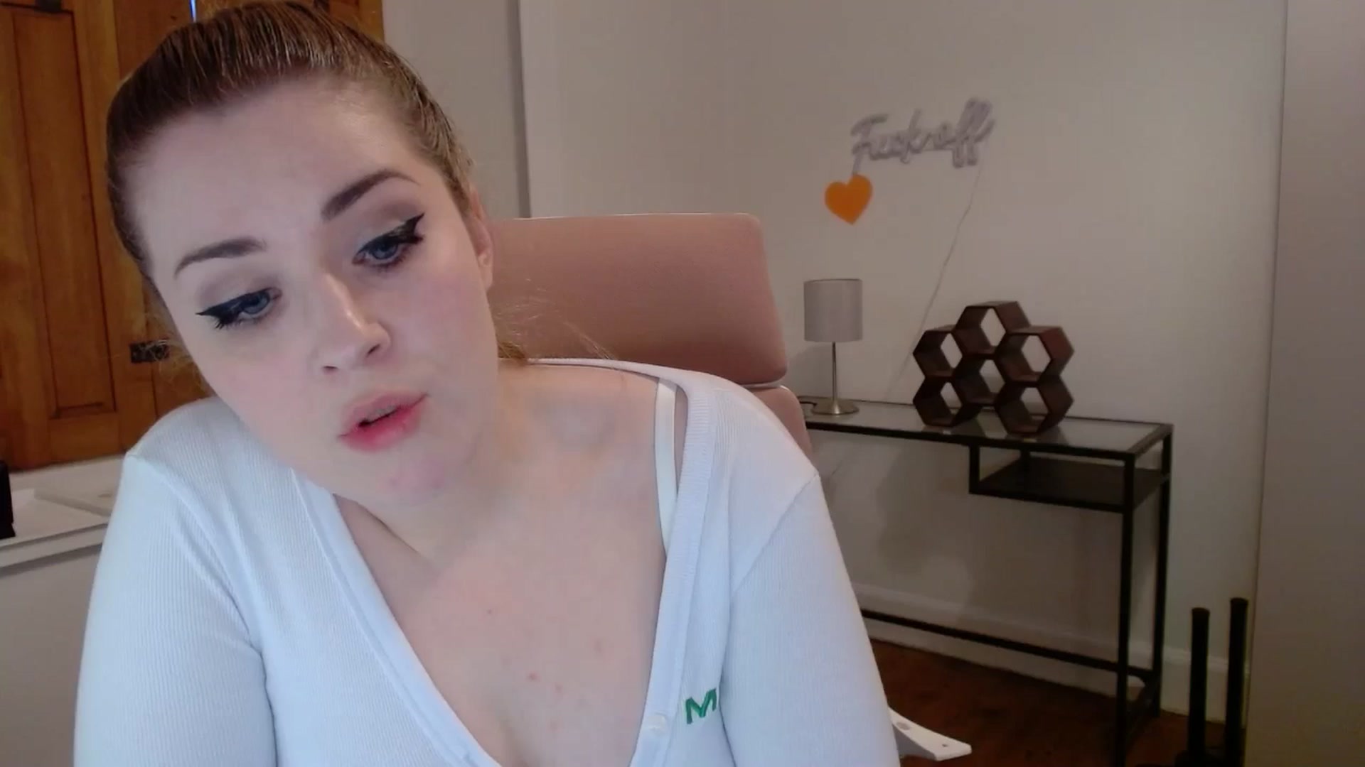 Gallery image thumbnail from Larah_Sky's myfreecams stream on, 06/25/2024, 21:16 image 11 of 20