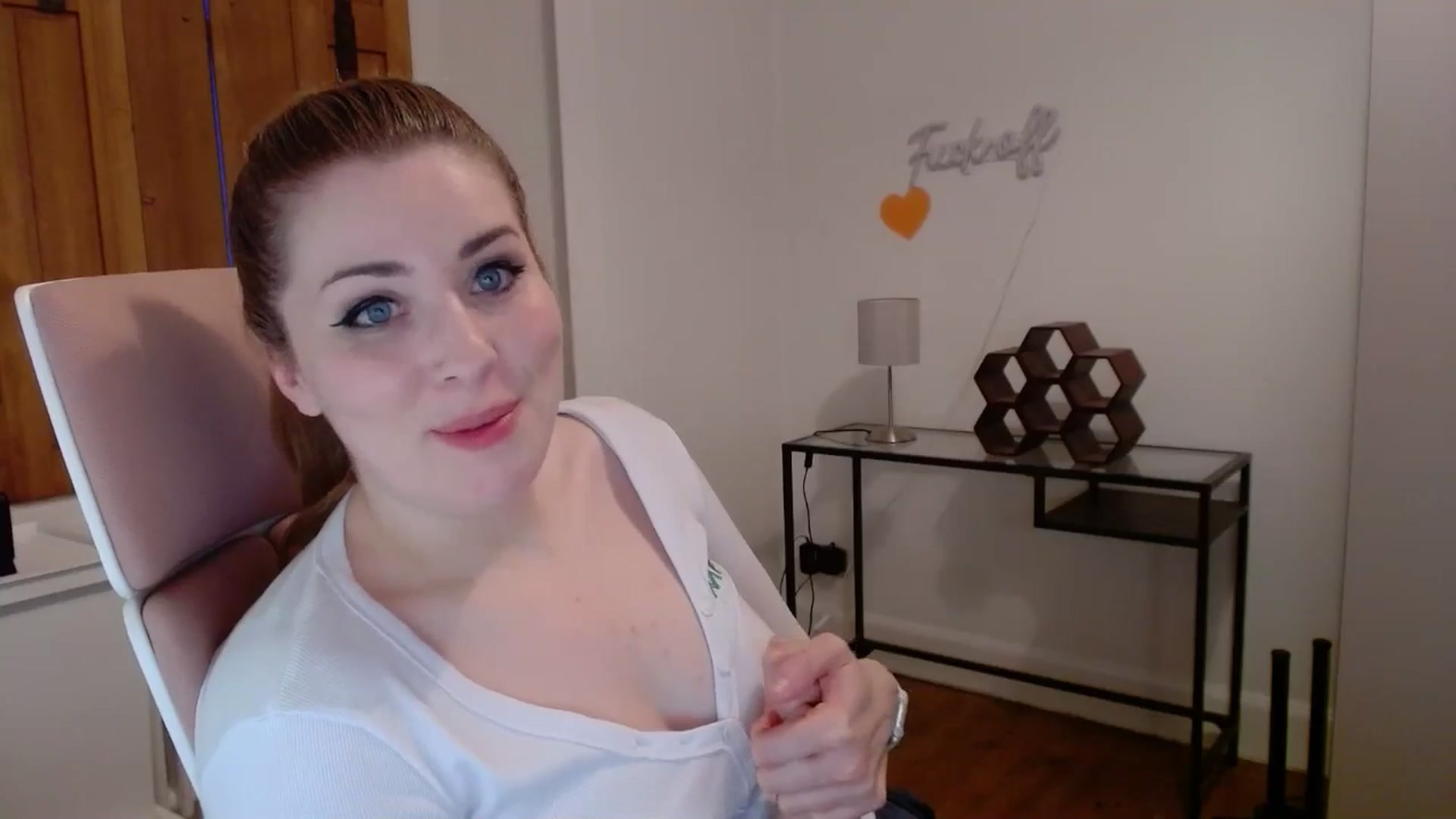 Gallery image thumbnail from Larah_Sky's myfreecams stream on, 06/25/2024, 21:16 image 18 of 20