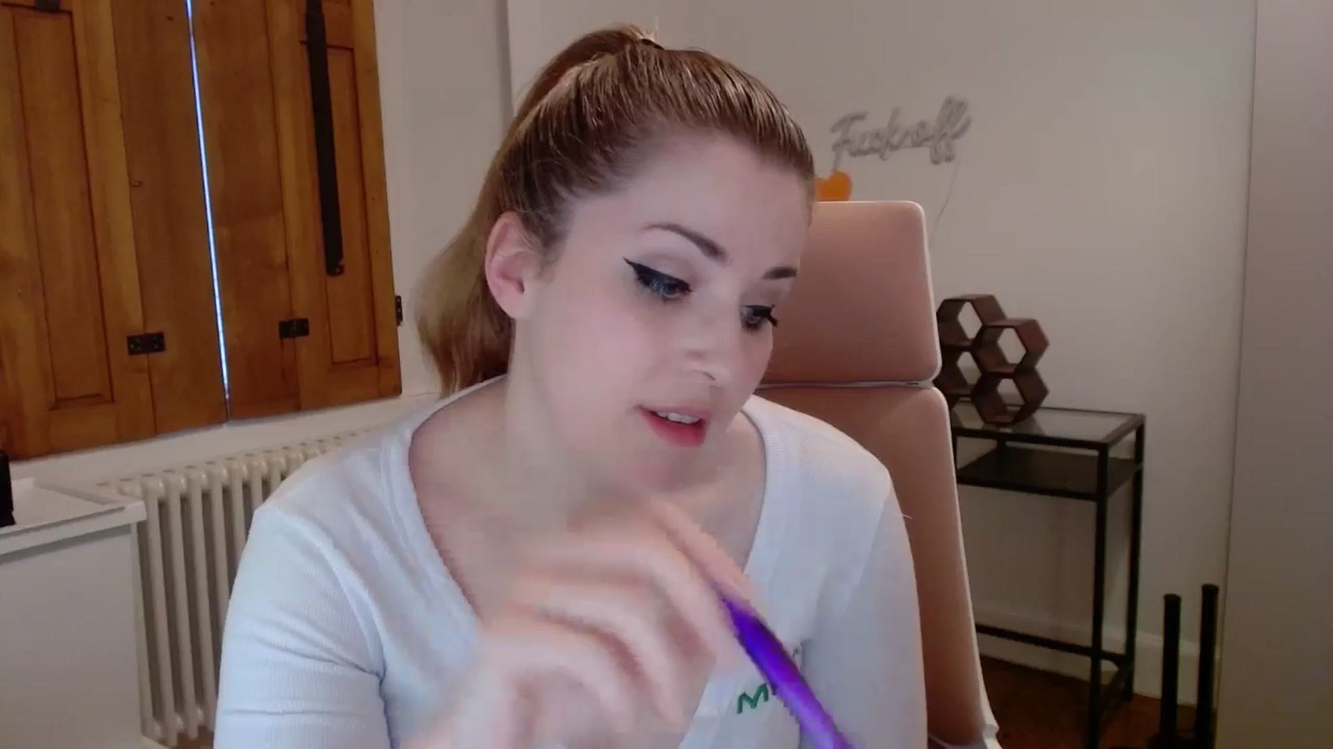 Gallery image thumbnail from Larah_Sky's myfreecams stream on, 06/25/2024, 21:16 image 7 of 20