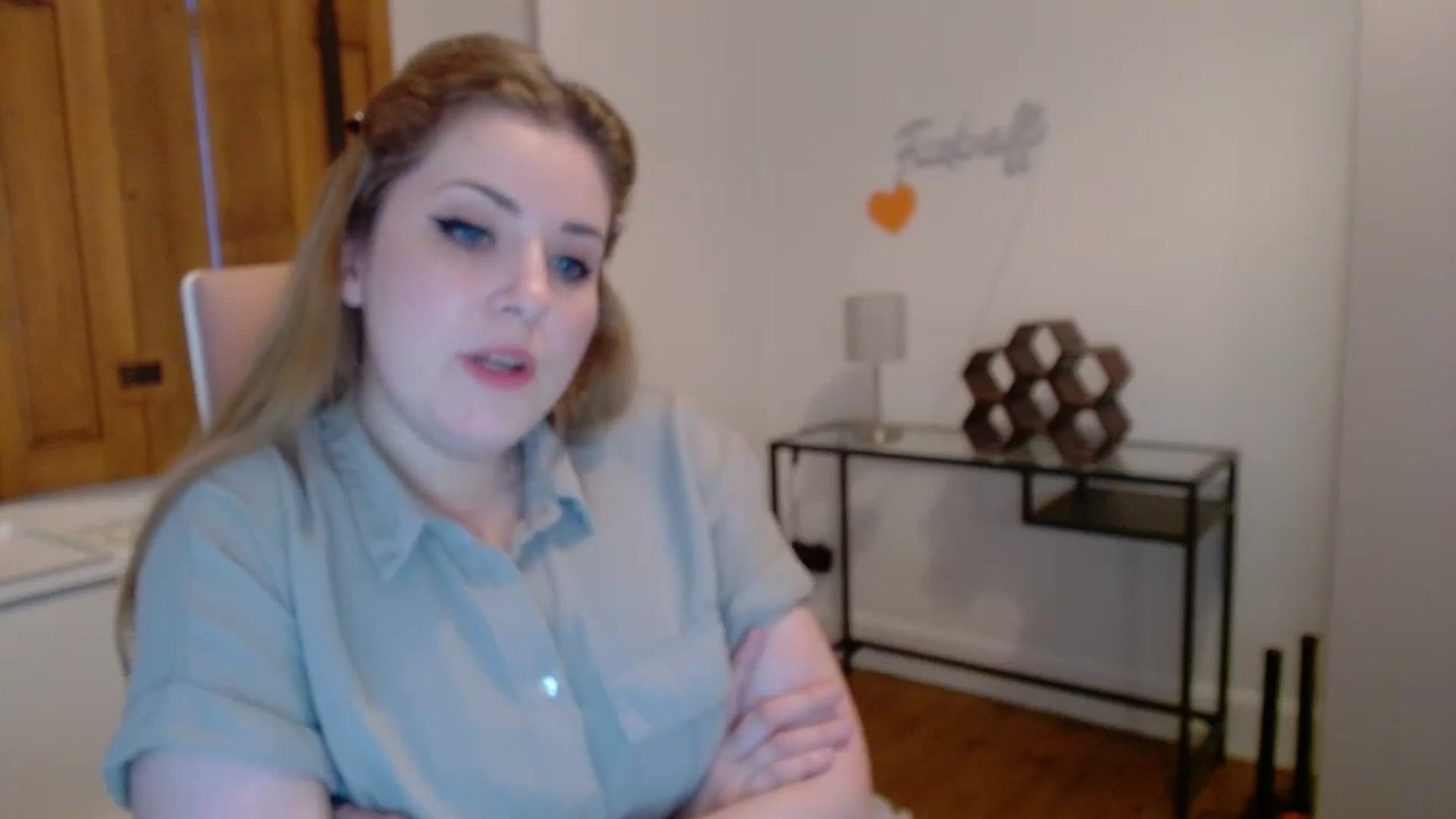 Gallery image thumbnail from Larah_Sky's myfreecams stream on, 06/26/2024, 22:52 image 3 of 20