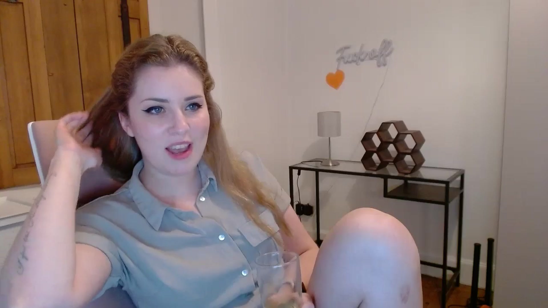 Gallery image thumbnail from Larah_Sky's myfreecams stream on, 06/26/2024, 22:52 image 14 of 20