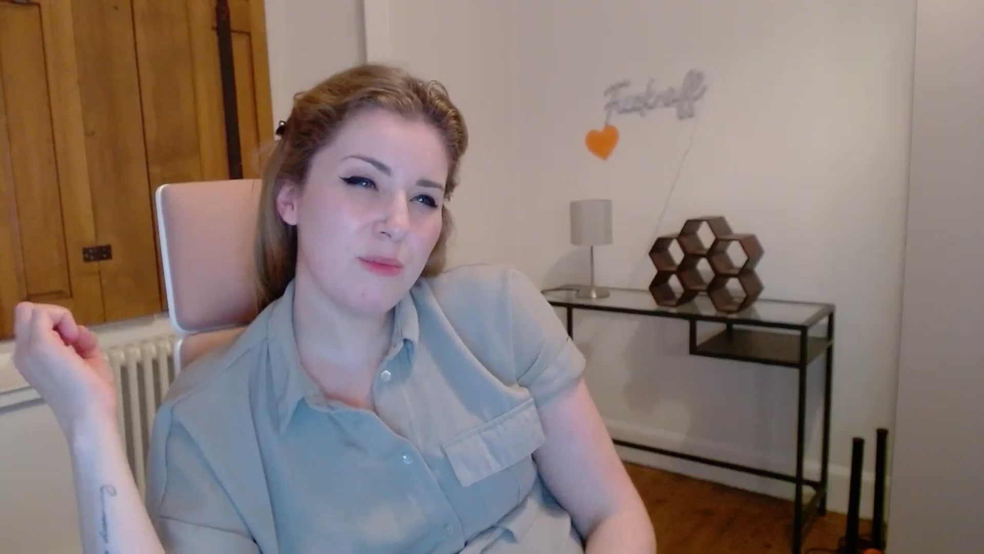 Gallery image thumbnail from Larah_Sky's myfreecams stream on, 06/26/2024, 22:52 image 18 of 20