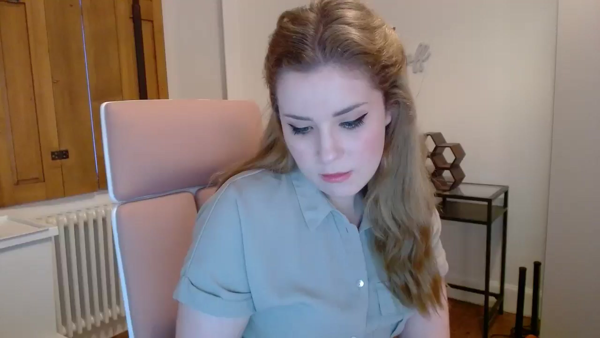 Gallery image thumbnail from Larah_Sky's myfreecams stream on, 06/26/2024, 22:52 image 5 of 20