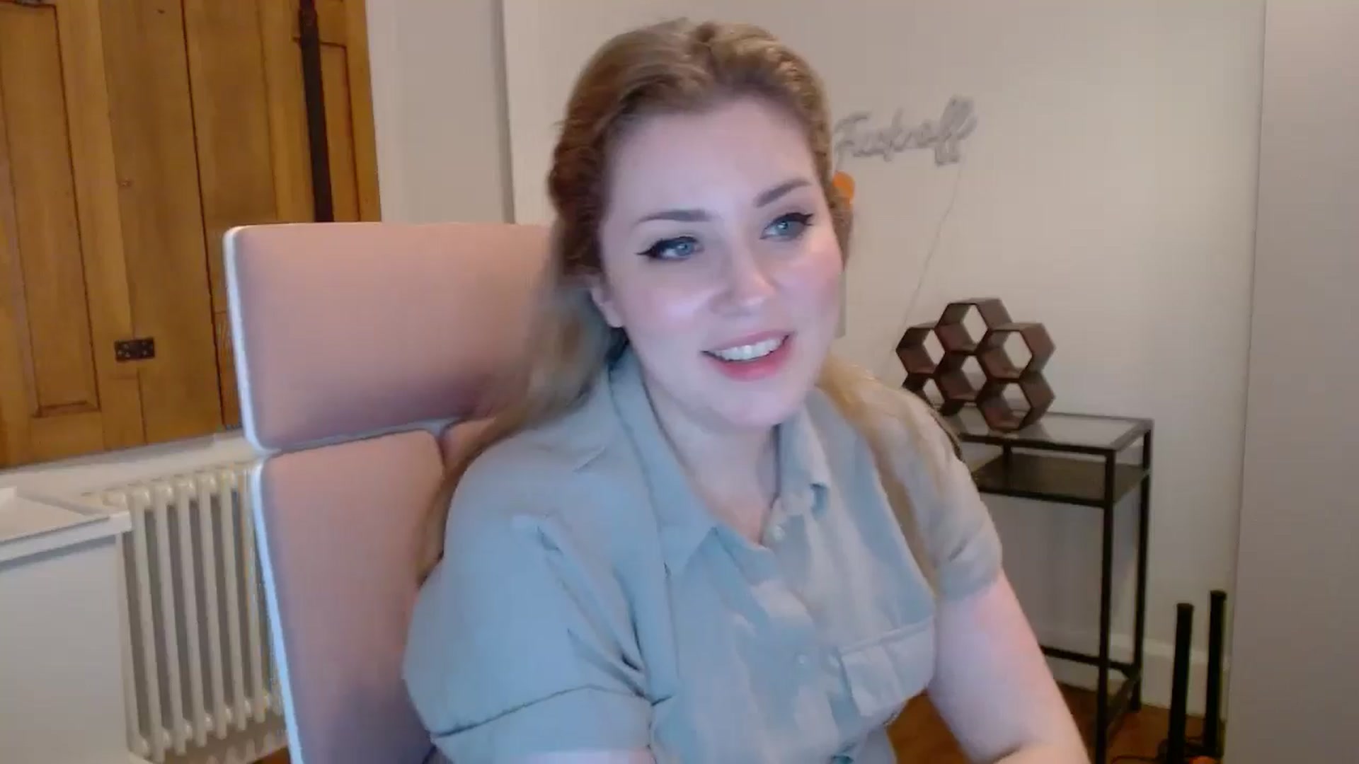 Gallery image thumbnail from Larah_Sky's myfreecams stream on, 06/26/2024, 22:52 image 19 of 20