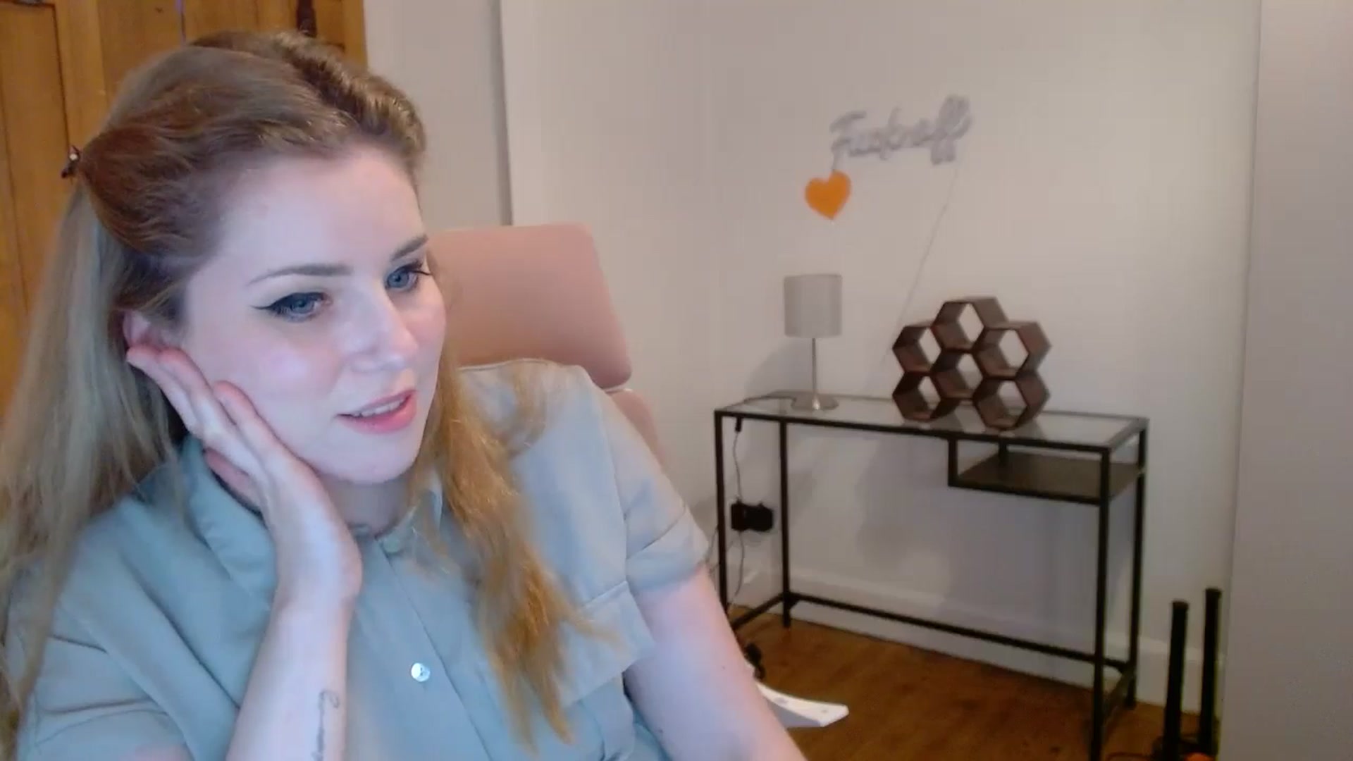 Gallery image thumbnail from Larah_Sky's myfreecams stream on, 06/26/2024, 22:52 image 7 of 20