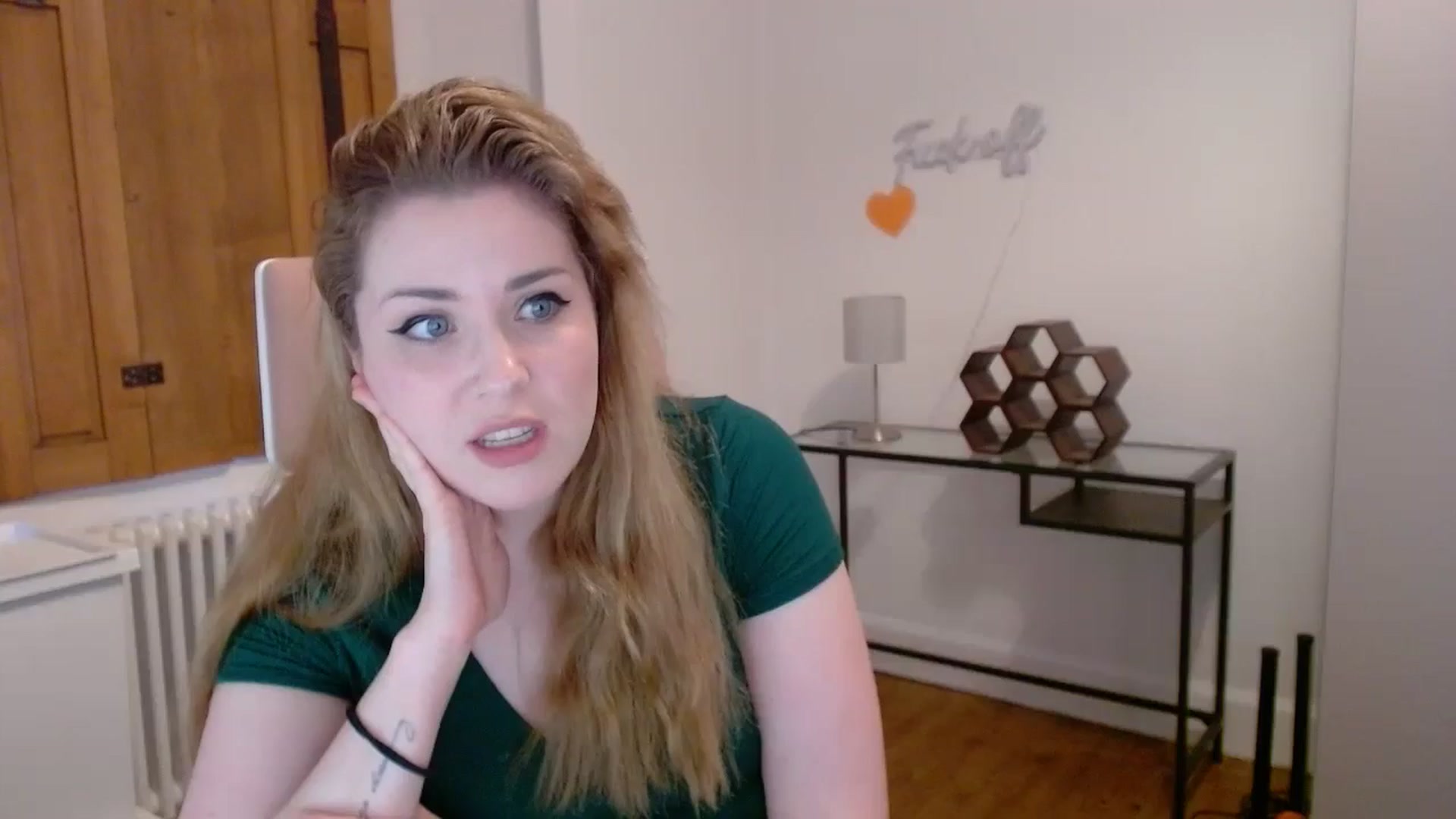 Gallery image thumbnail from Larah_Sky's myfreecams stream on, 06/27/2024, 22:33 image 1 of 20