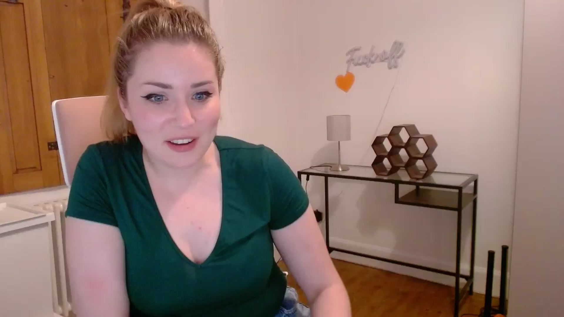 Gallery image thumbnail from Larah_Sky's myfreecams stream on, 06/27/2024, 22:33 image 10 of 20