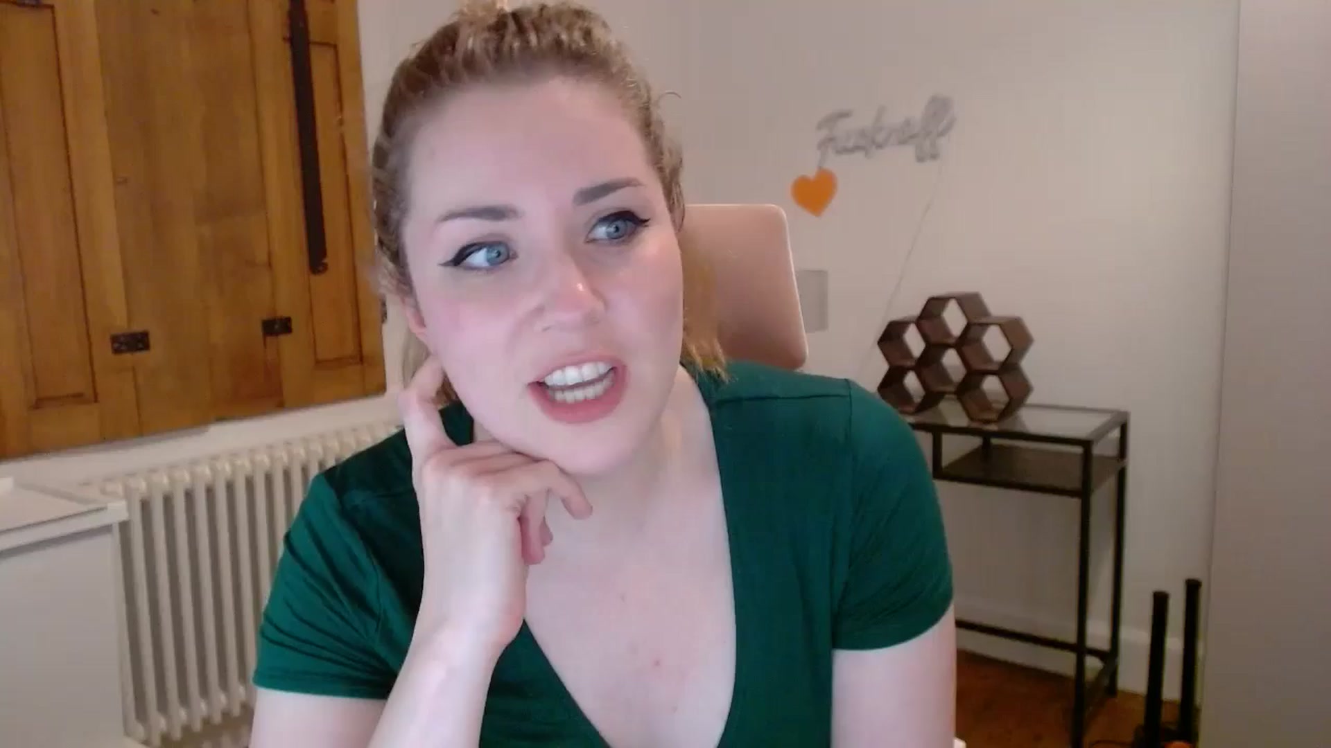 Gallery image thumbnail from Larah_Sky's myfreecams stream on, 06/27/2024, 22:33 image 15 of 20