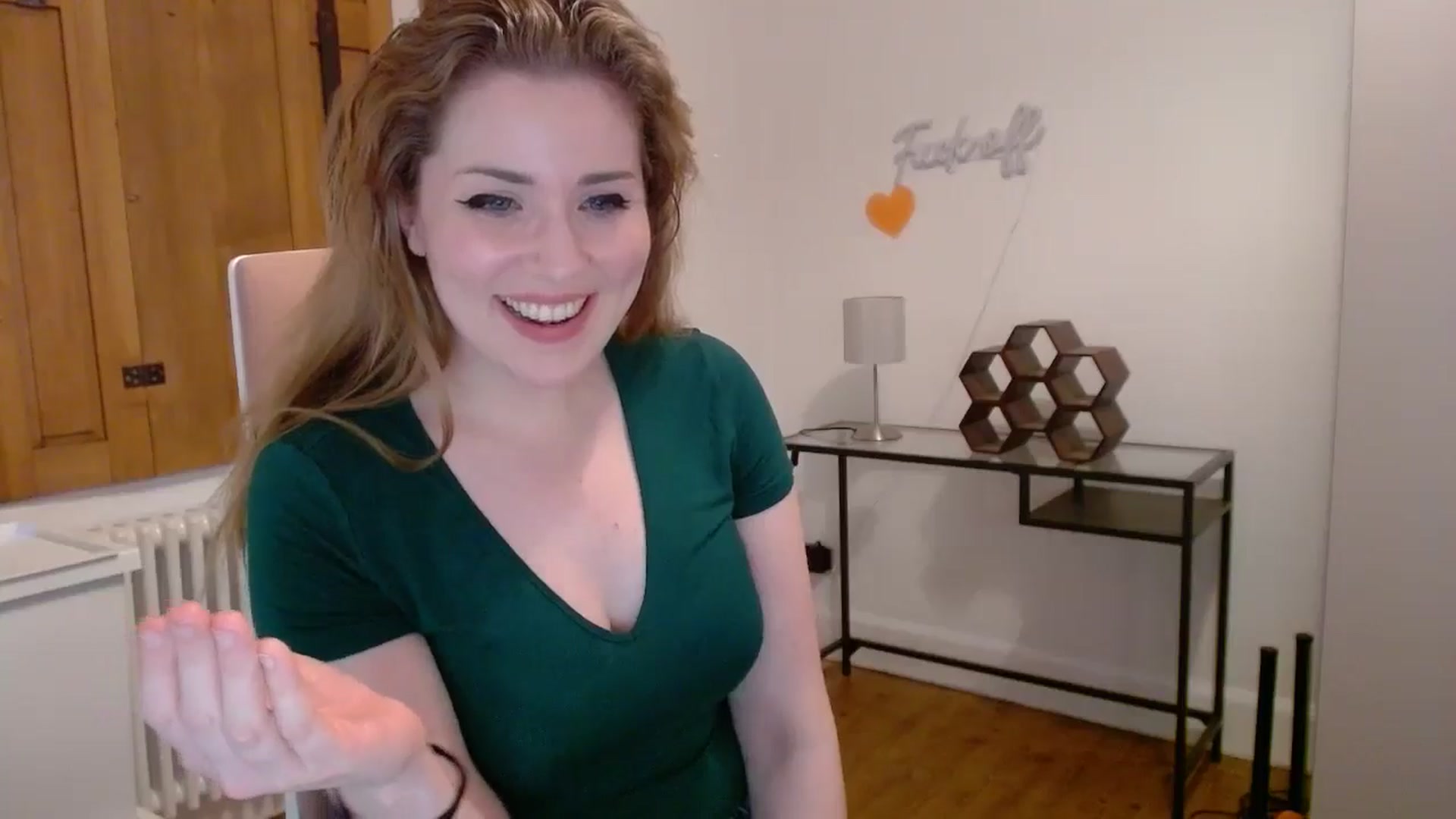Gallery image thumbnail from Larah_Sky's myfreecams stream on, 06/27/2024, 22:33 image 5 of 20