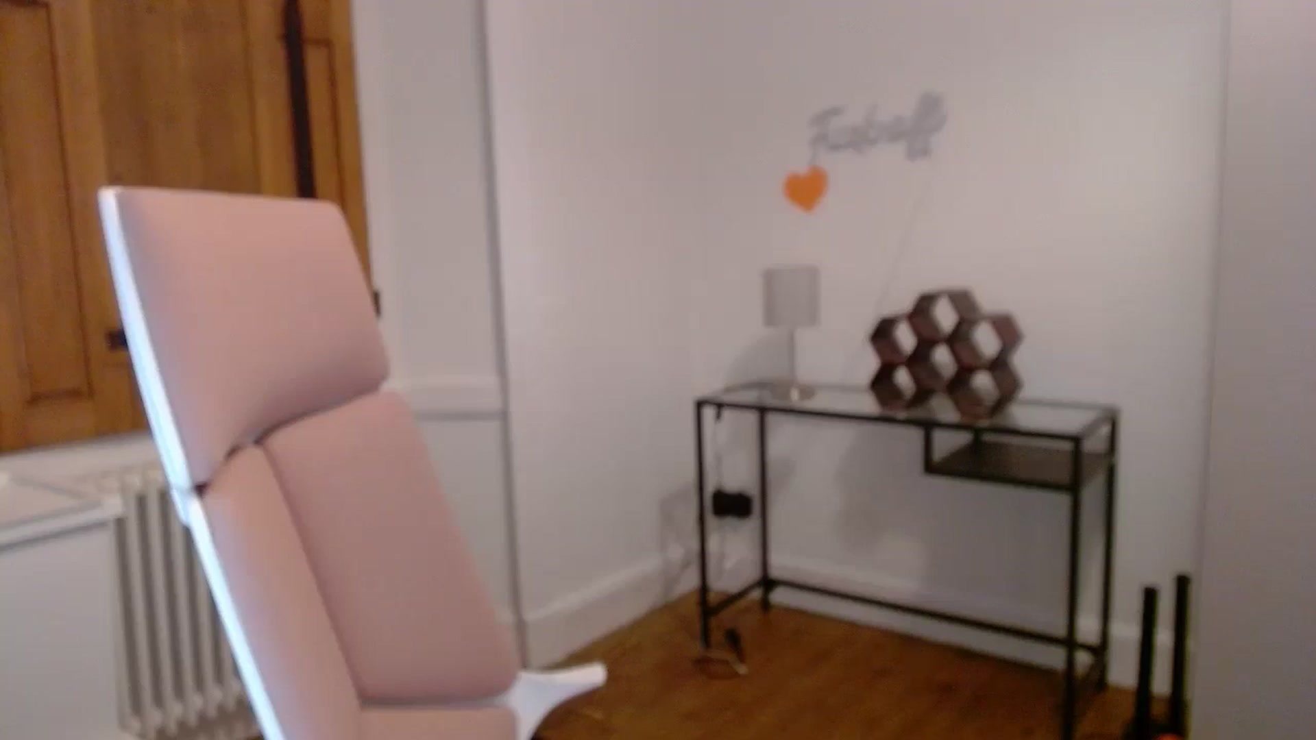 Gallery image thumbnail from Larah_Sky's myfreecams stream on, 06/27/2024, 22:33 image 18 of 20