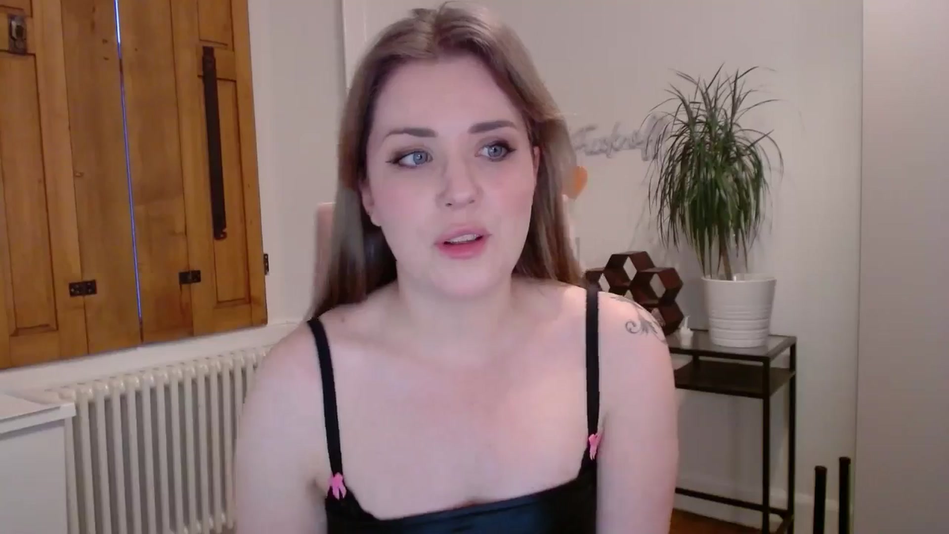 Gallery image thumbnail from Larah_Sky's myfreecams stream on, 06/30/2024, 22:44 image 3 of 20