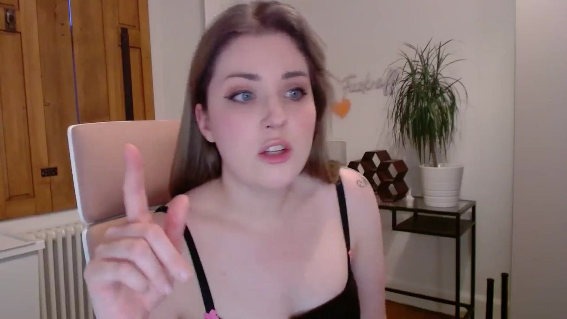Gallery image thumbnail from Larah_Sky's myfreecams stream on, 06/30/2024, 22:44 image 5 of 20